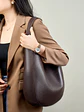 Bolso Hobo de Cuero Vacuno · Silueta Suave · Estilo Minimalista - Miniatura 2