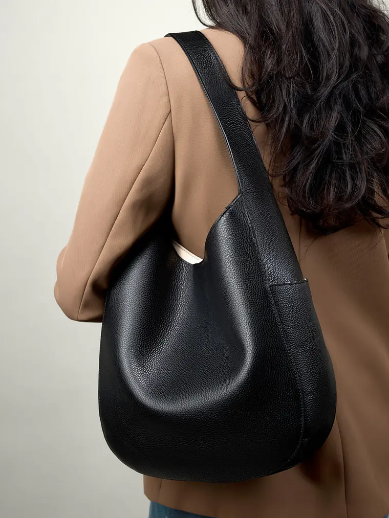 Bolso Hobo de Cuero Vacuno · Silueta Suave · Estilo Minimalista 12
