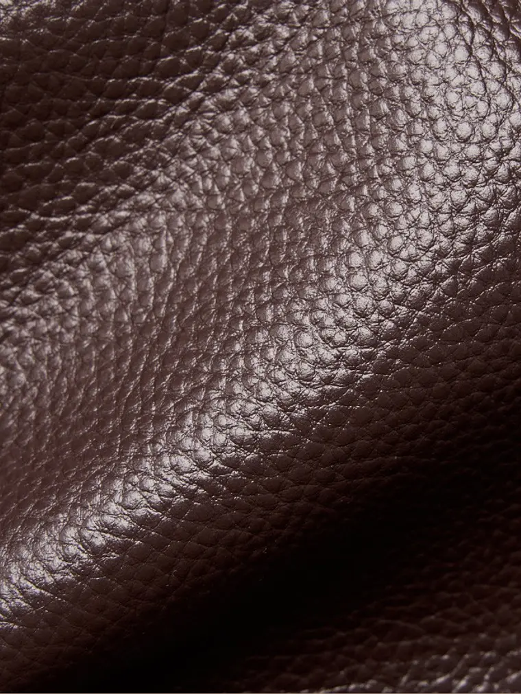 Bolso Hobo de Cuero Vacuno · Silueta Suave · Estilo Minimalista 9