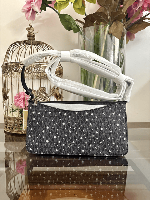 Crossbody negro MK estrellas