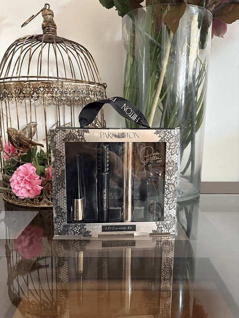 Máscaras y delineador Paris Hilton