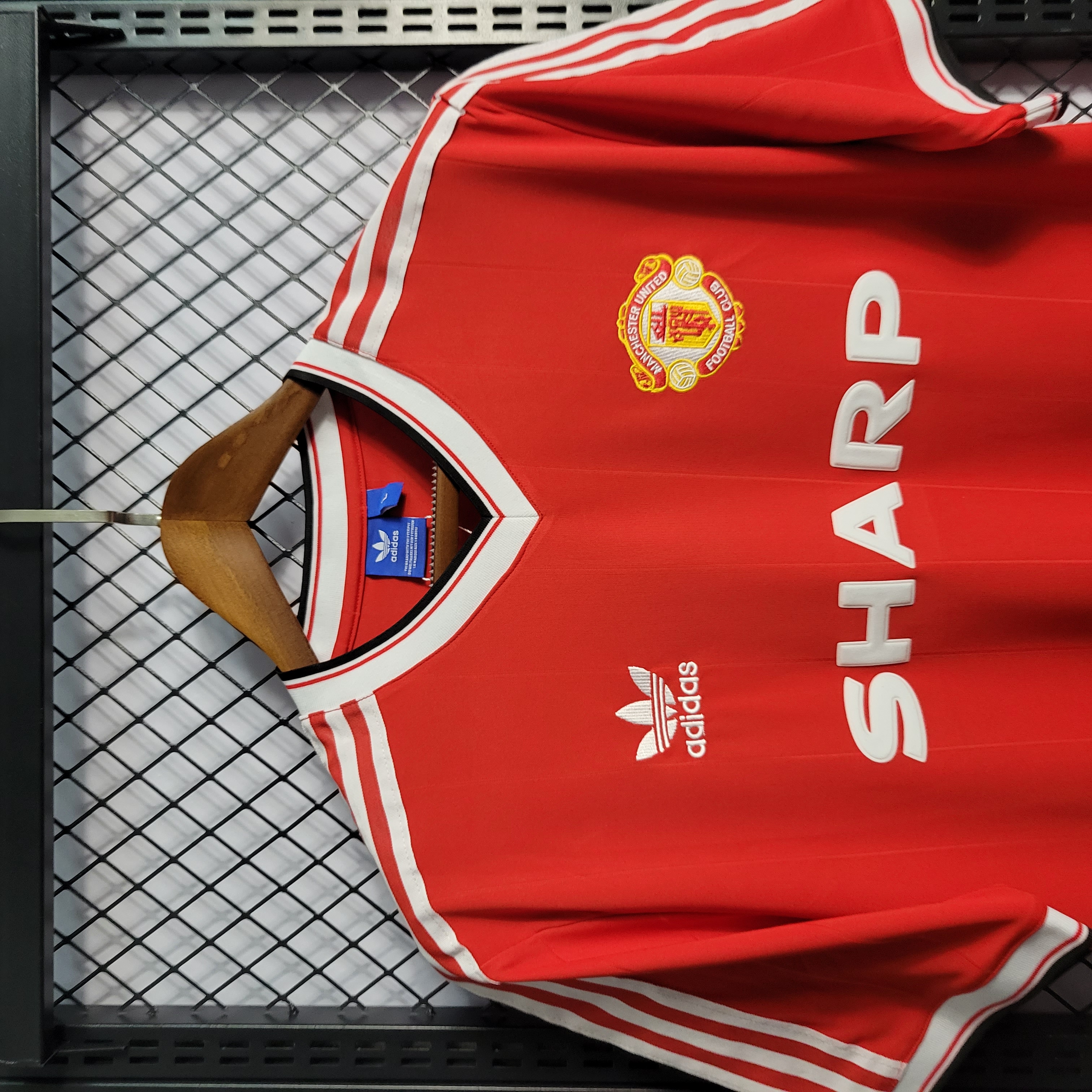 MANCHESTER UNITED RETRO 1984 3