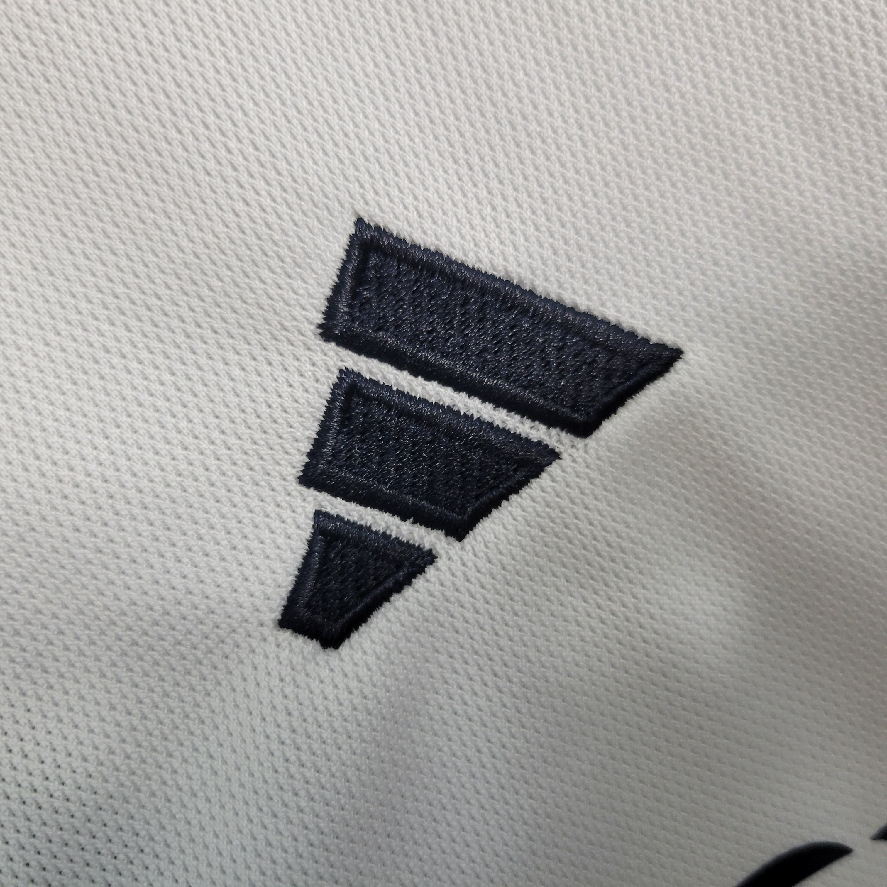 KIT CRIANÇA REAL MADRID HOME 23-24 4