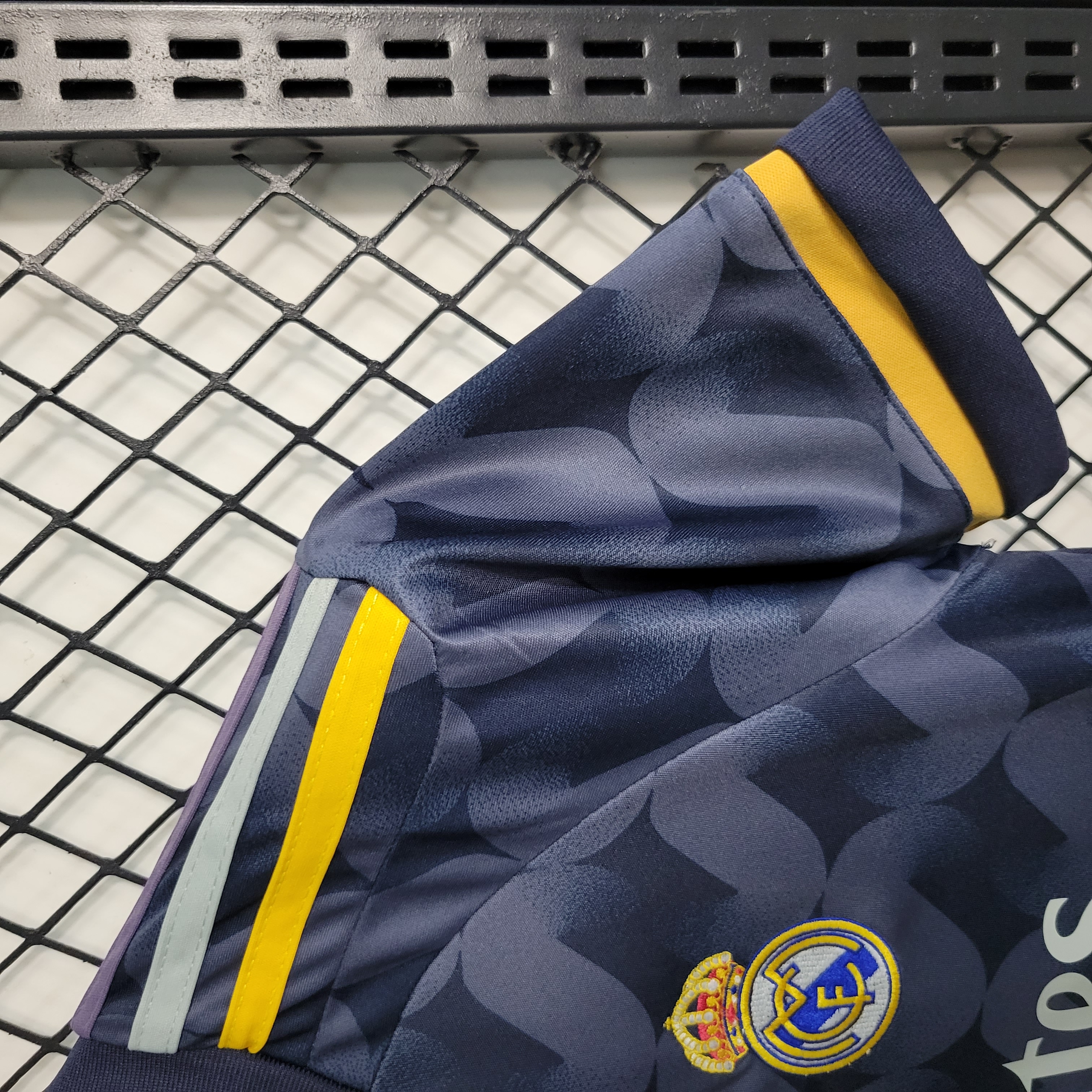 KIT CRIANÇA REAL MADRID AWAY 23-24 3
