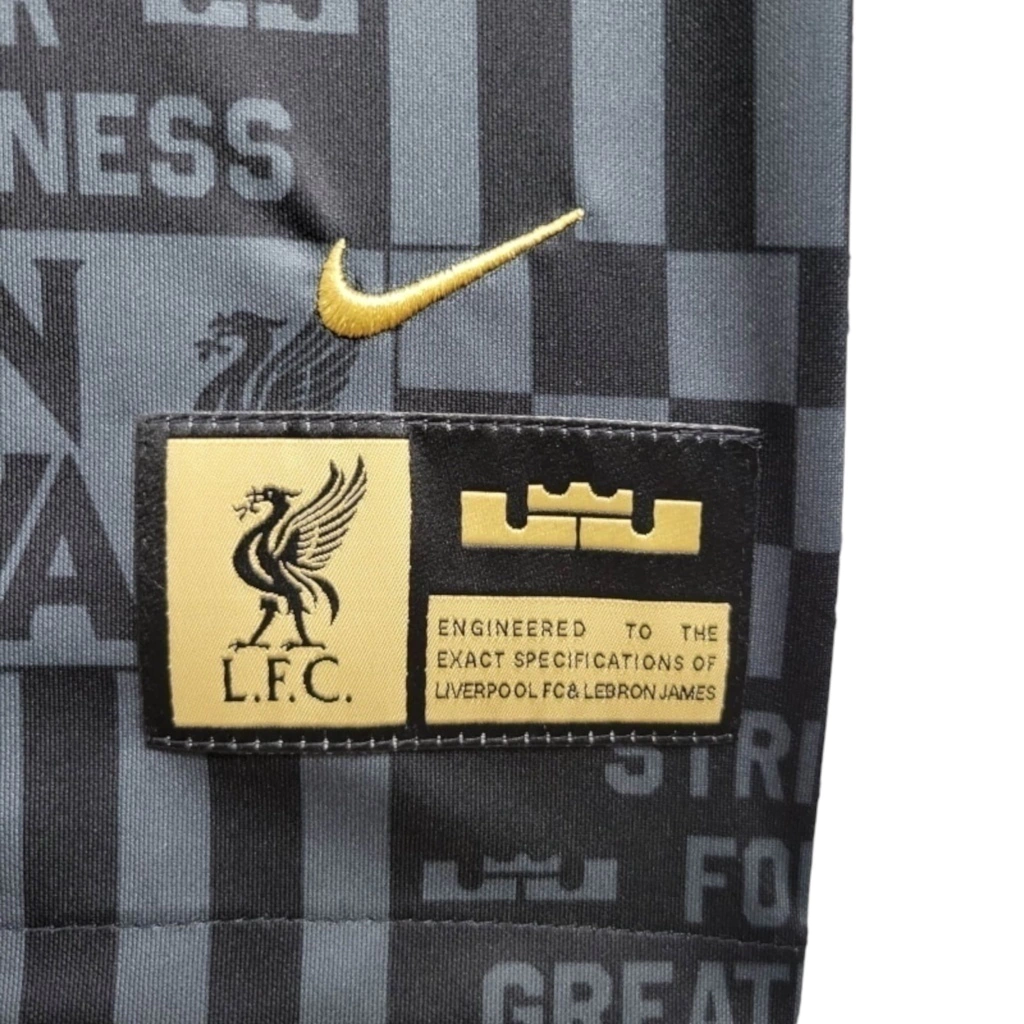 Liverpool Edição especial 24/25 - Torcedor Nike Masculina - Preta com detalhes em verde 3
