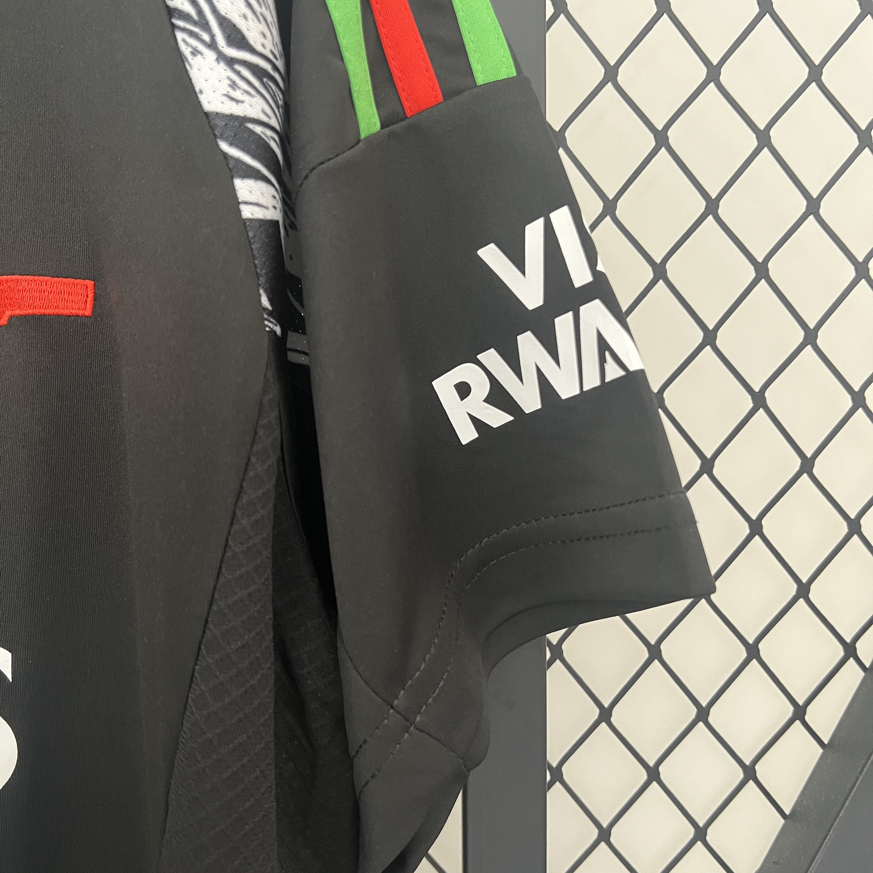 ARSENAL AWAY 24-25 PRETA E VERMELHO 3