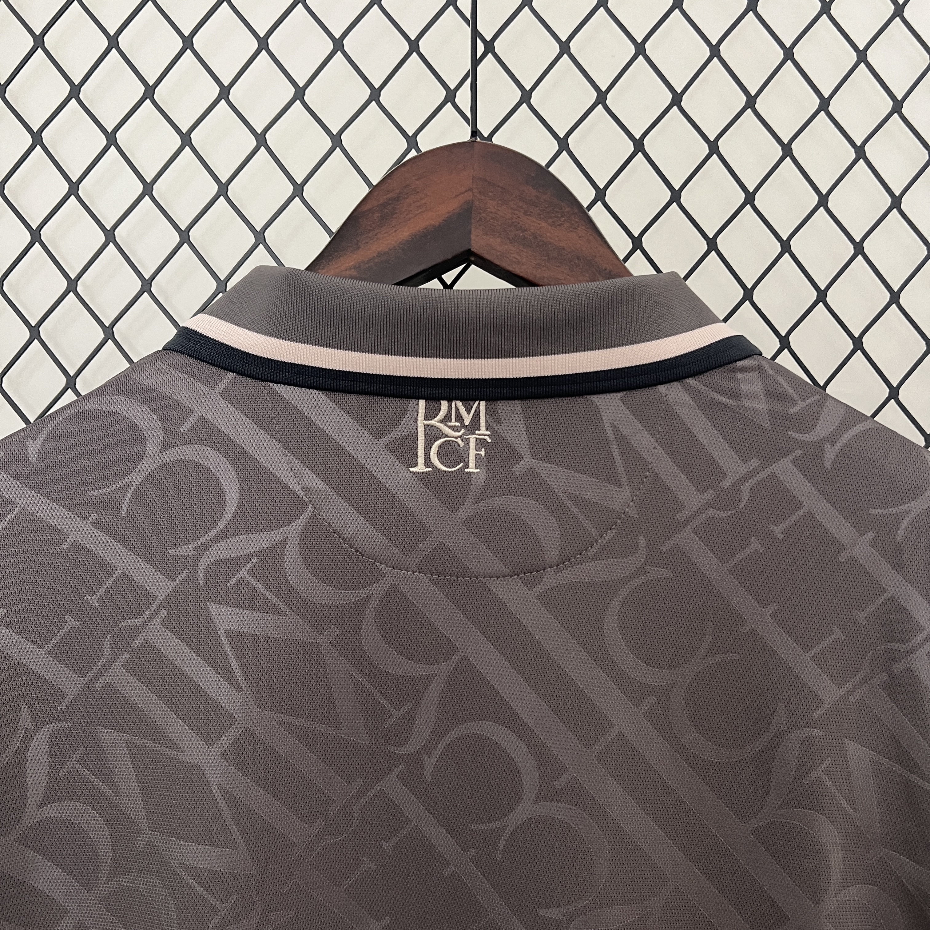 REAL MADRID THIRD 24-25 Verde com Gola 2