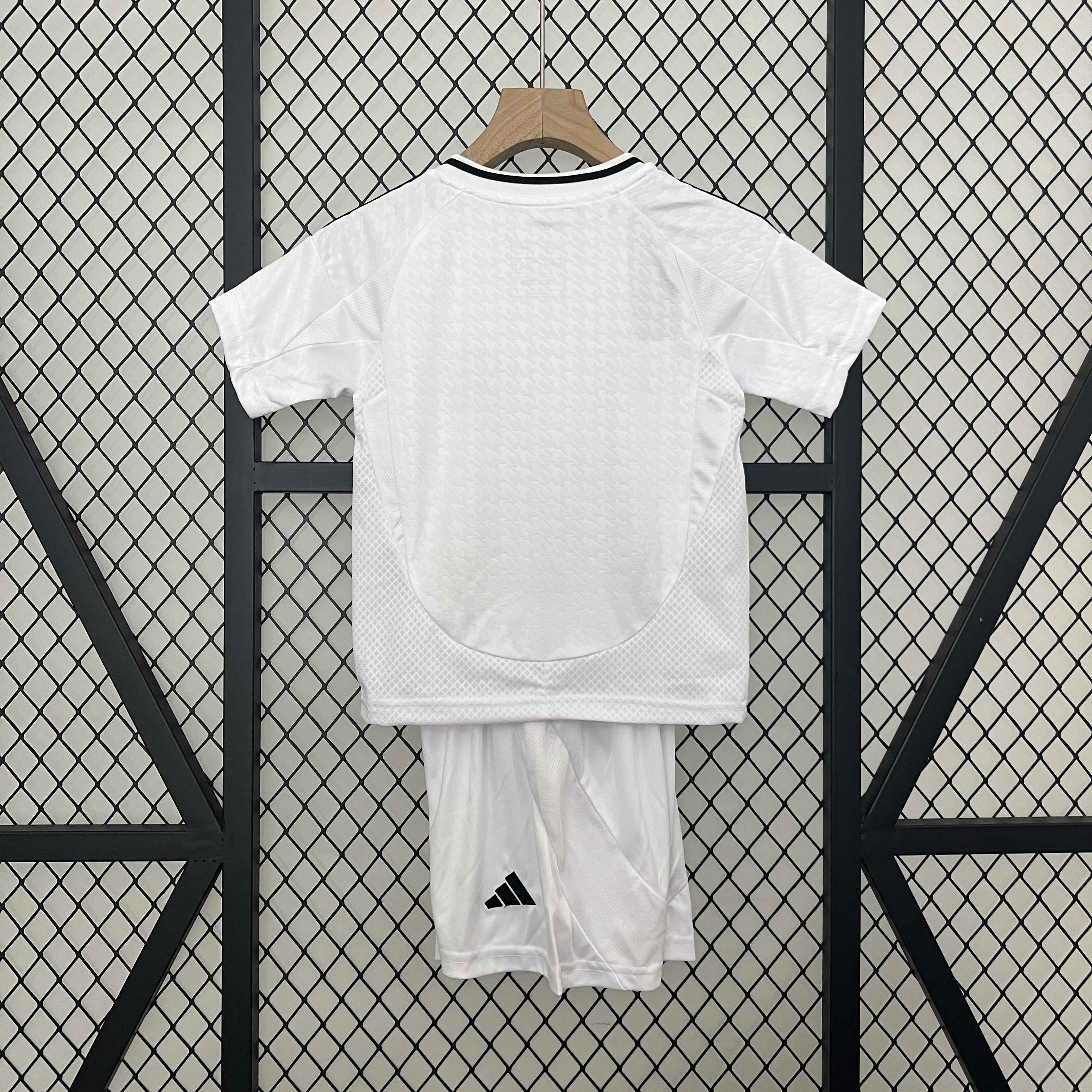 KIT CRIANÇA REAL MADRID HOME 24-25 BRANCA 5