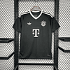 BAYERN DE MUNIQUE TRAINING KIT 24-25 PRETA