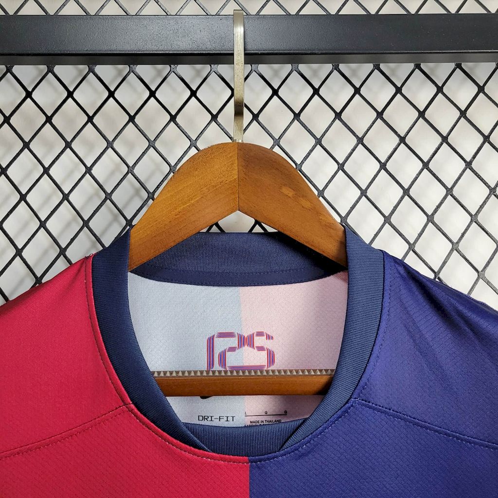 Camisola Barcelona Home 24-25 Edição Coldplay - Azul e Vermelha 6