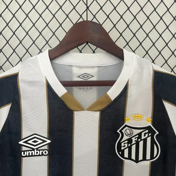 Camisola Santos Alternativa 24/25 - Preta e Branca - Todos os Patrocinadores 5