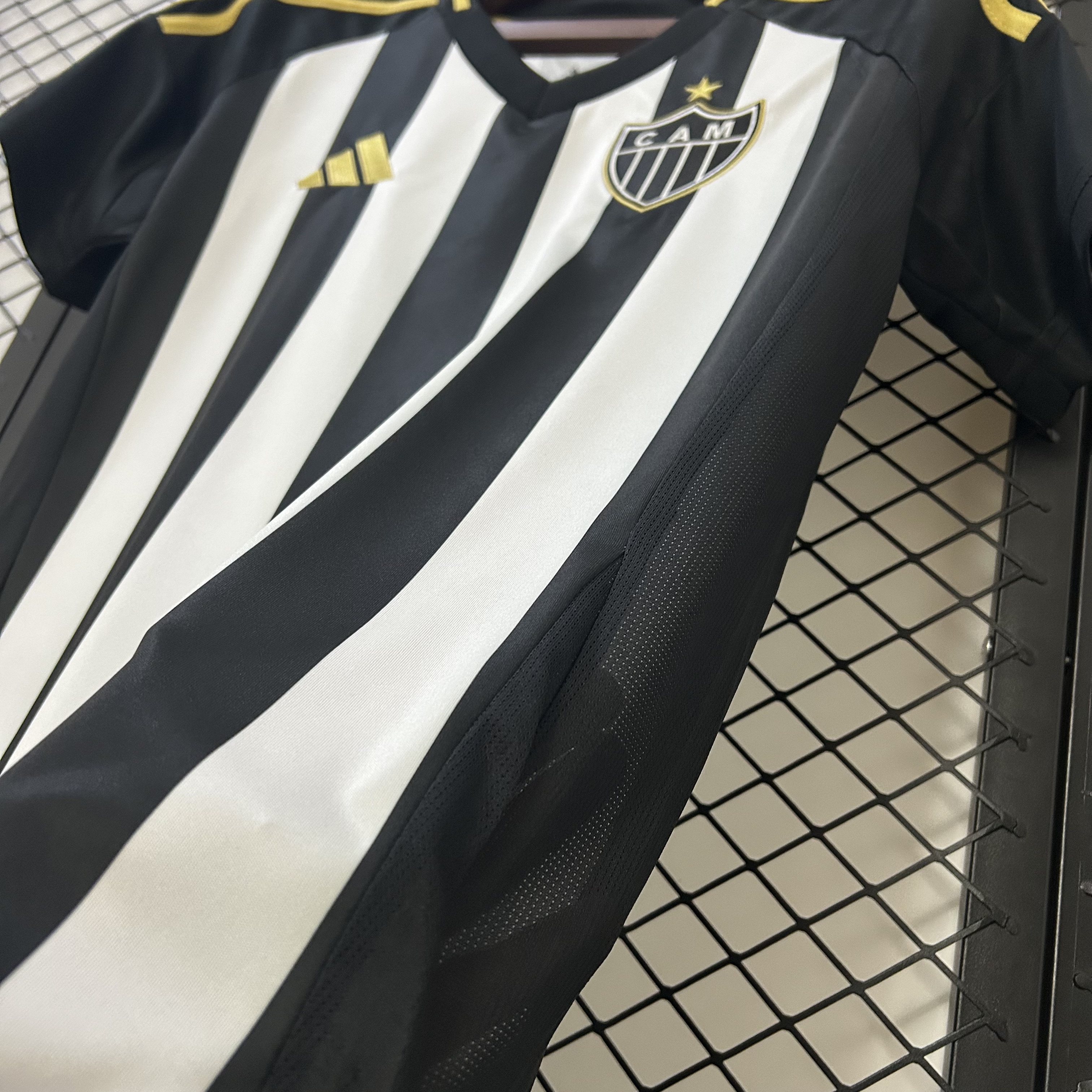Camisola Principal Atlético Mineiro 25/26 - Preta/Branca 3