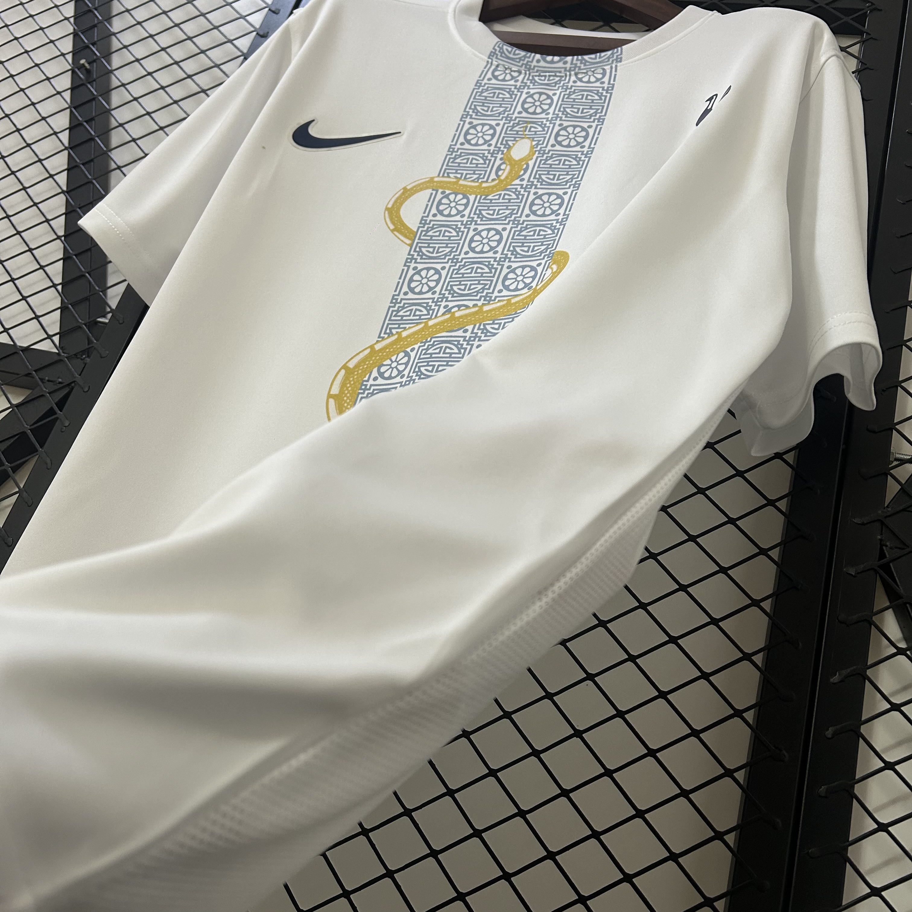 Camisola Third Tottenham 25/26 - Branca 3