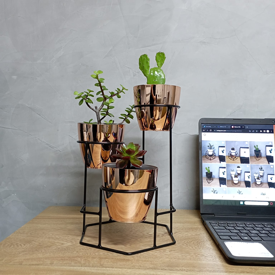 Soporte Mini Dumar con 3 Materos Metalizados 10cm  3