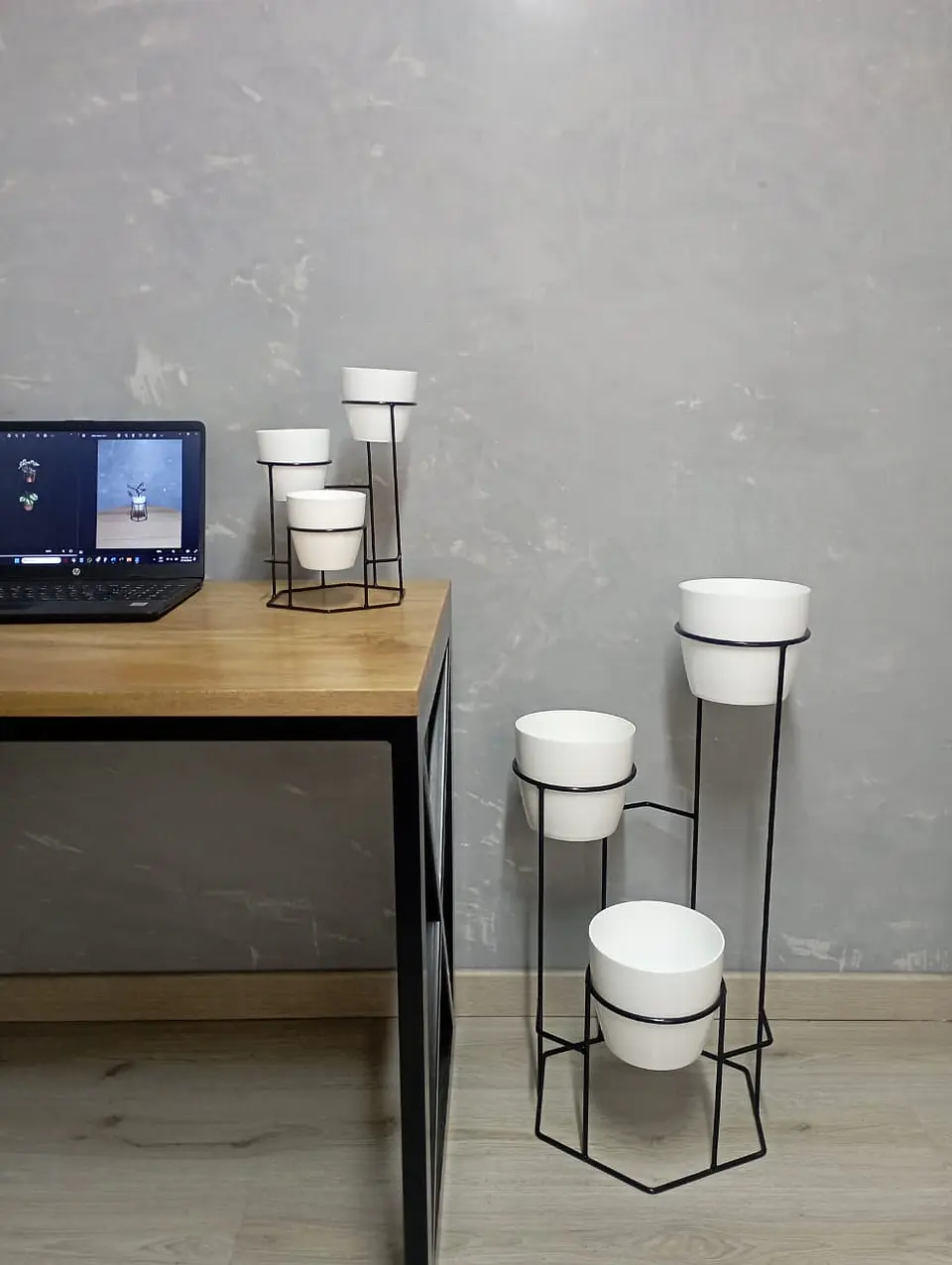 Combo Dumar: Soporte Premium para Plantas de Piso y Escritorio 8