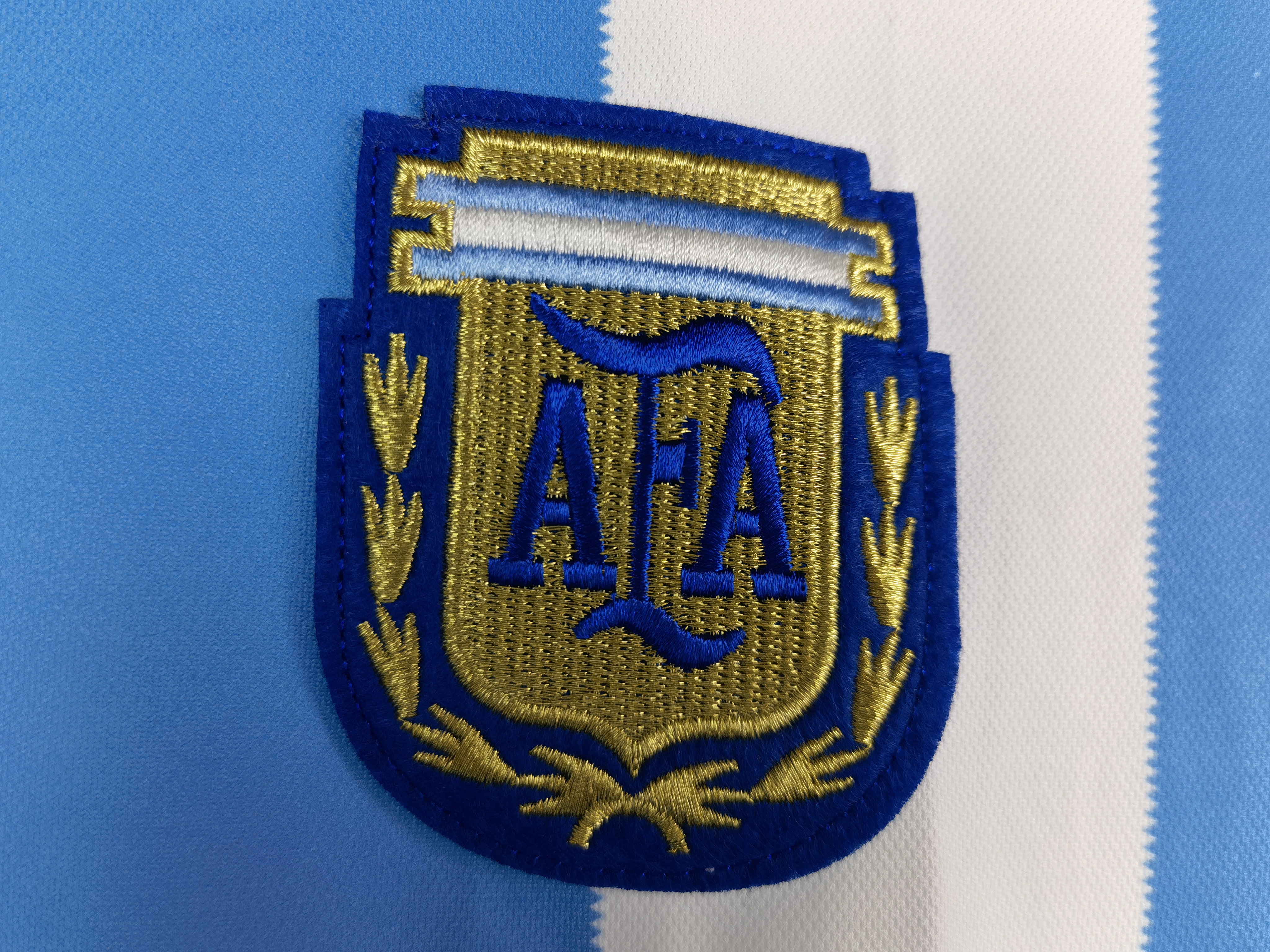 Camisola principal Argentina 1986 - Maradona 10 - Versão adepto 8