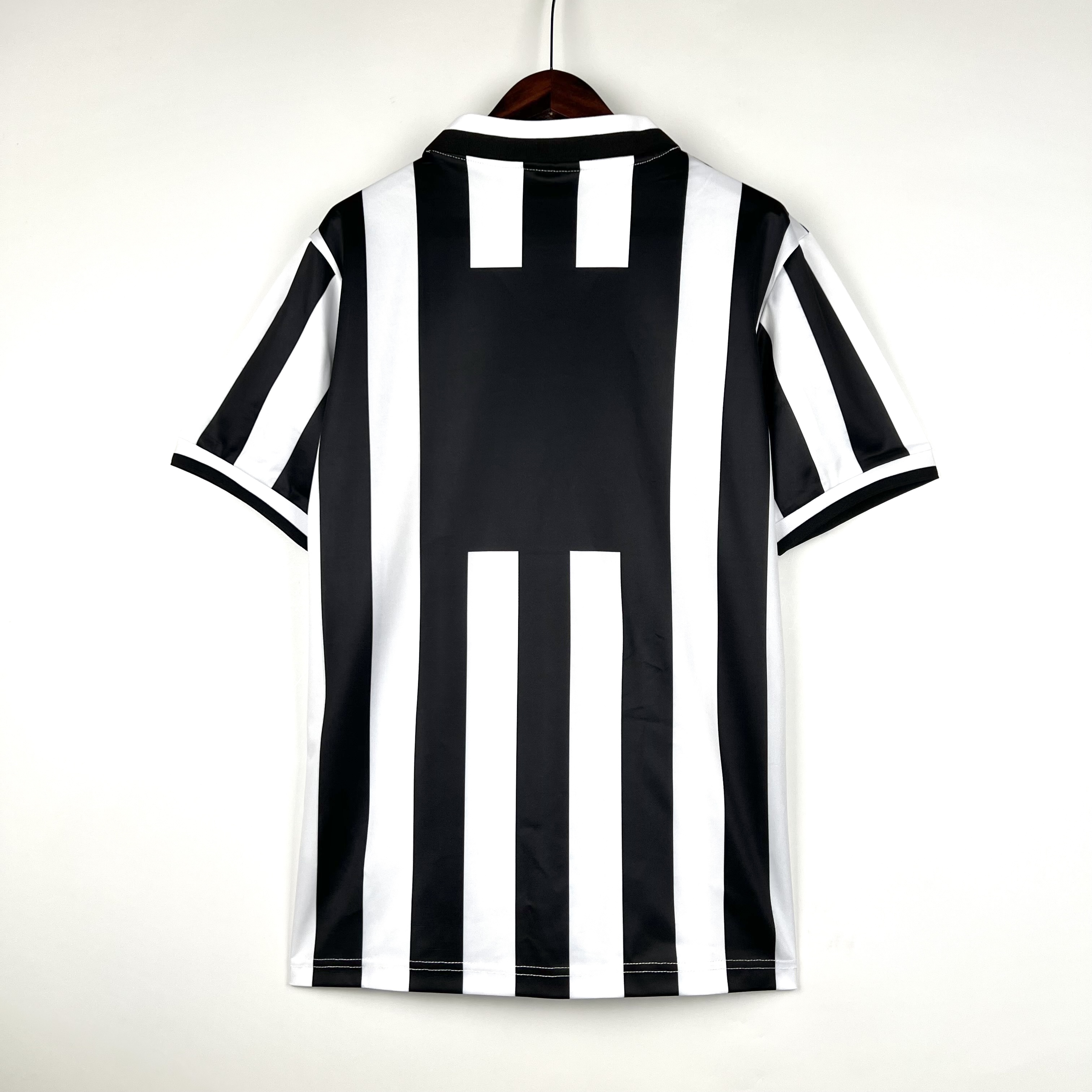 Camisola Principal Juventus 1996/1997 - Versão adepto 3