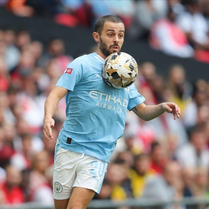 Camisola principal Man City 23/24 - Bernardo 20 - Versão adepto 2