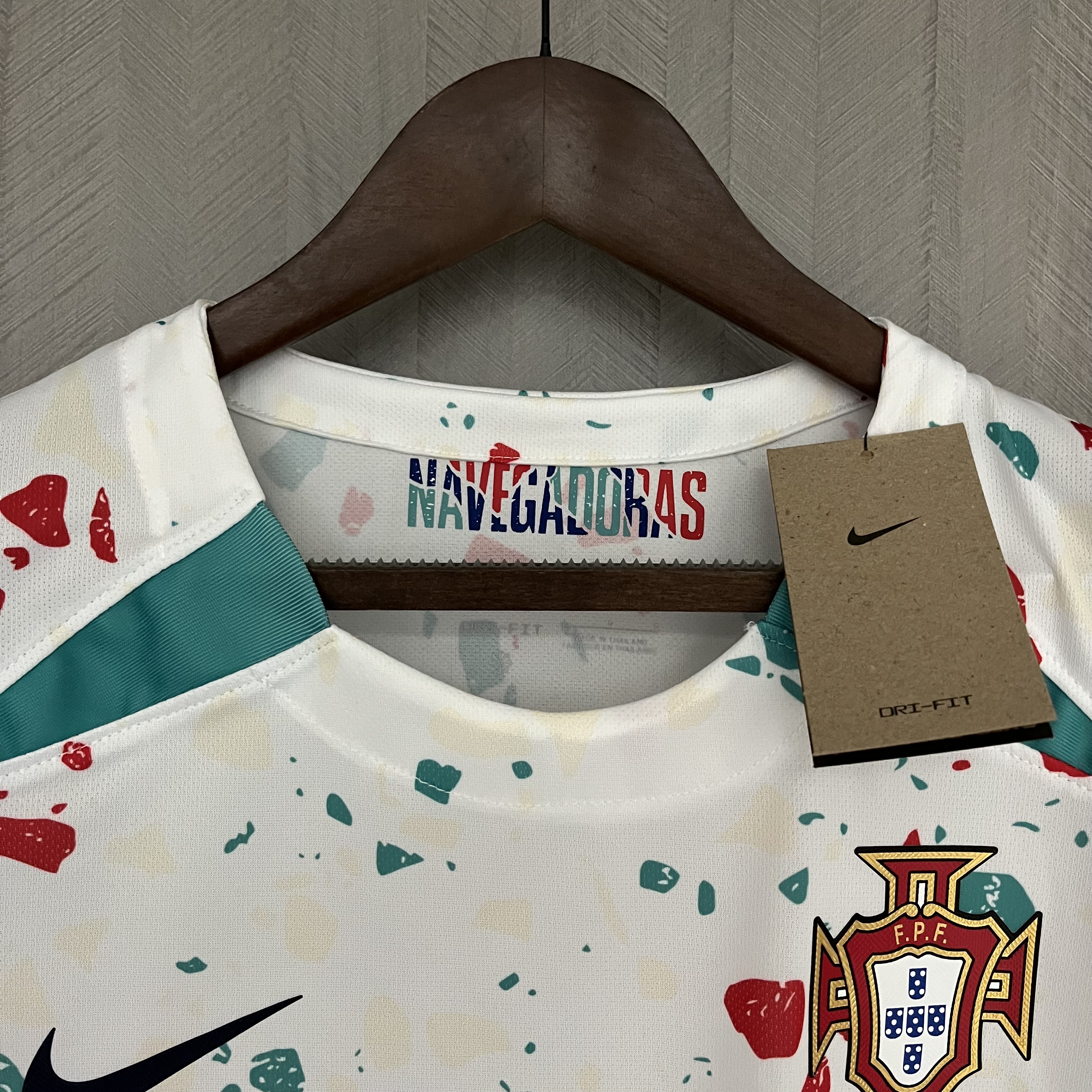 Camisola alternativa Portugal 2023 coleção Navegadoras - Versão feminina 8