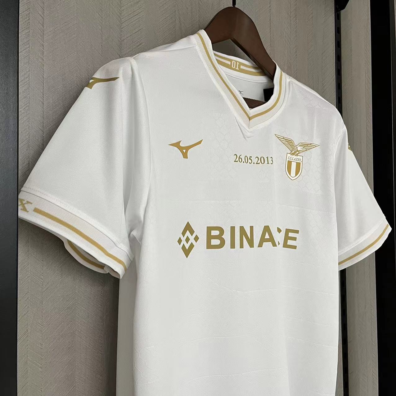 Camisola Lazio 23/24 edição comemorativa 10º aniversário final da taça de Itália 2013 - Versão adepto 9