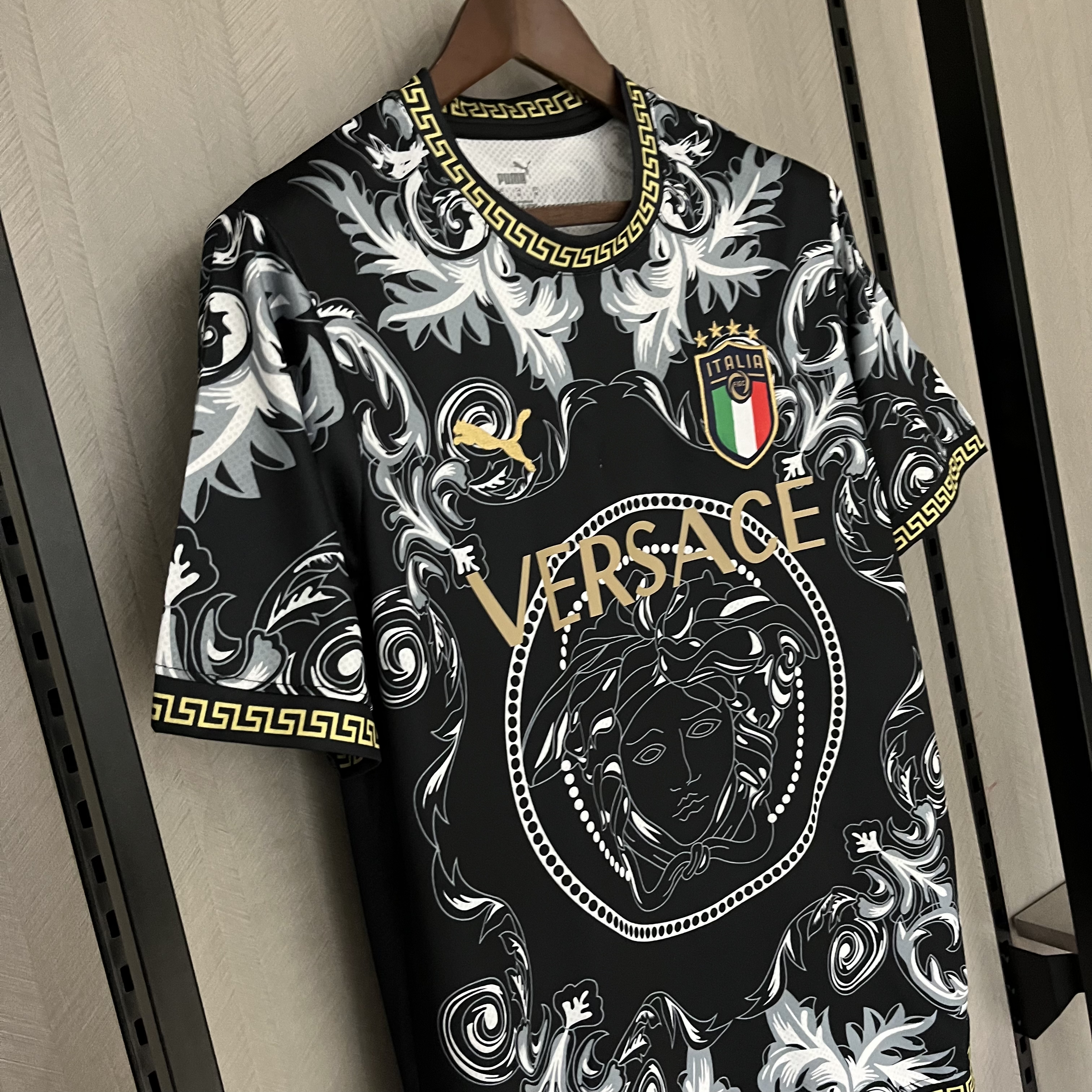 Camisola Itália Edição Especial Versace - Versão adepto 8