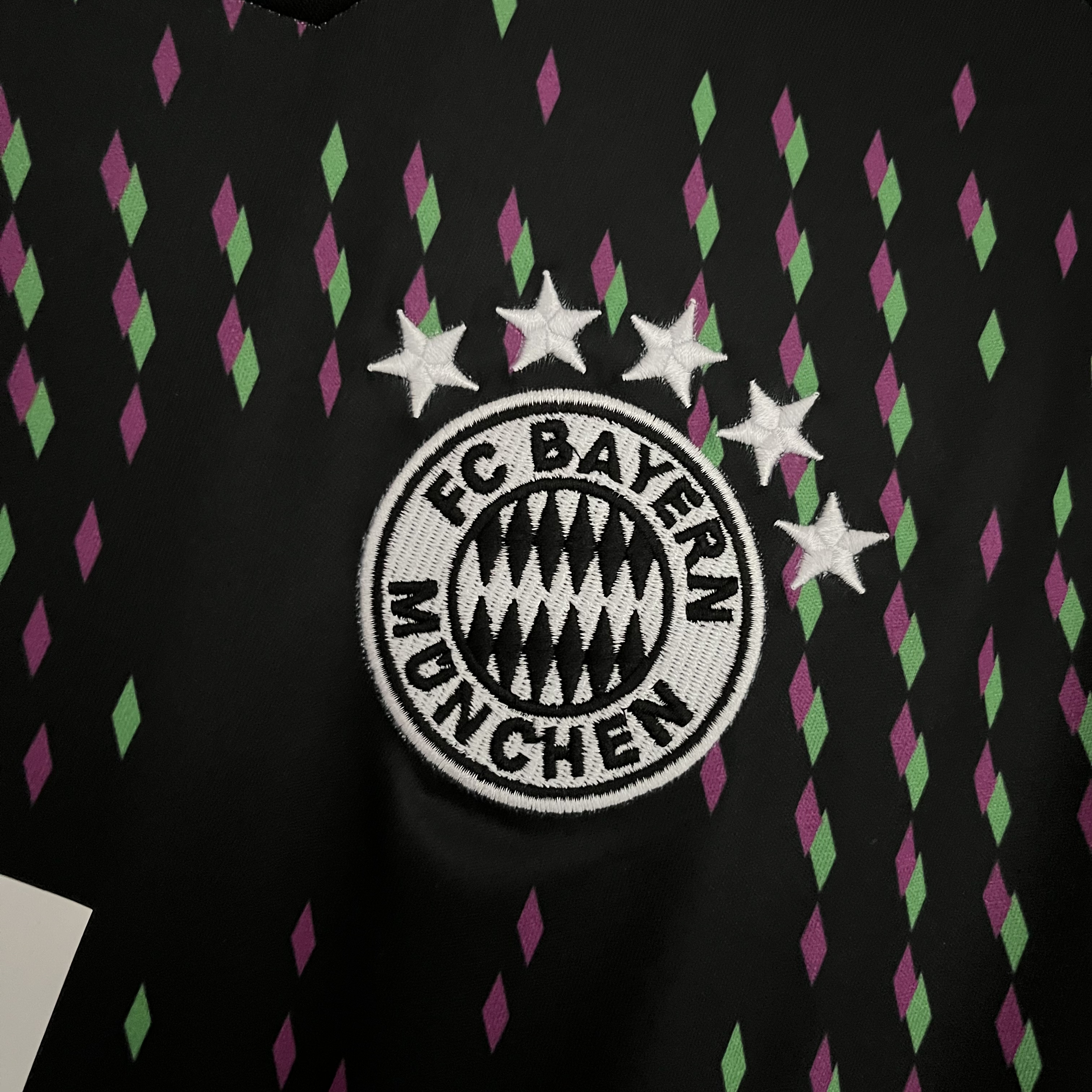 Camisola alternativa Bayern Munique 23/24 - Versão adepto 4