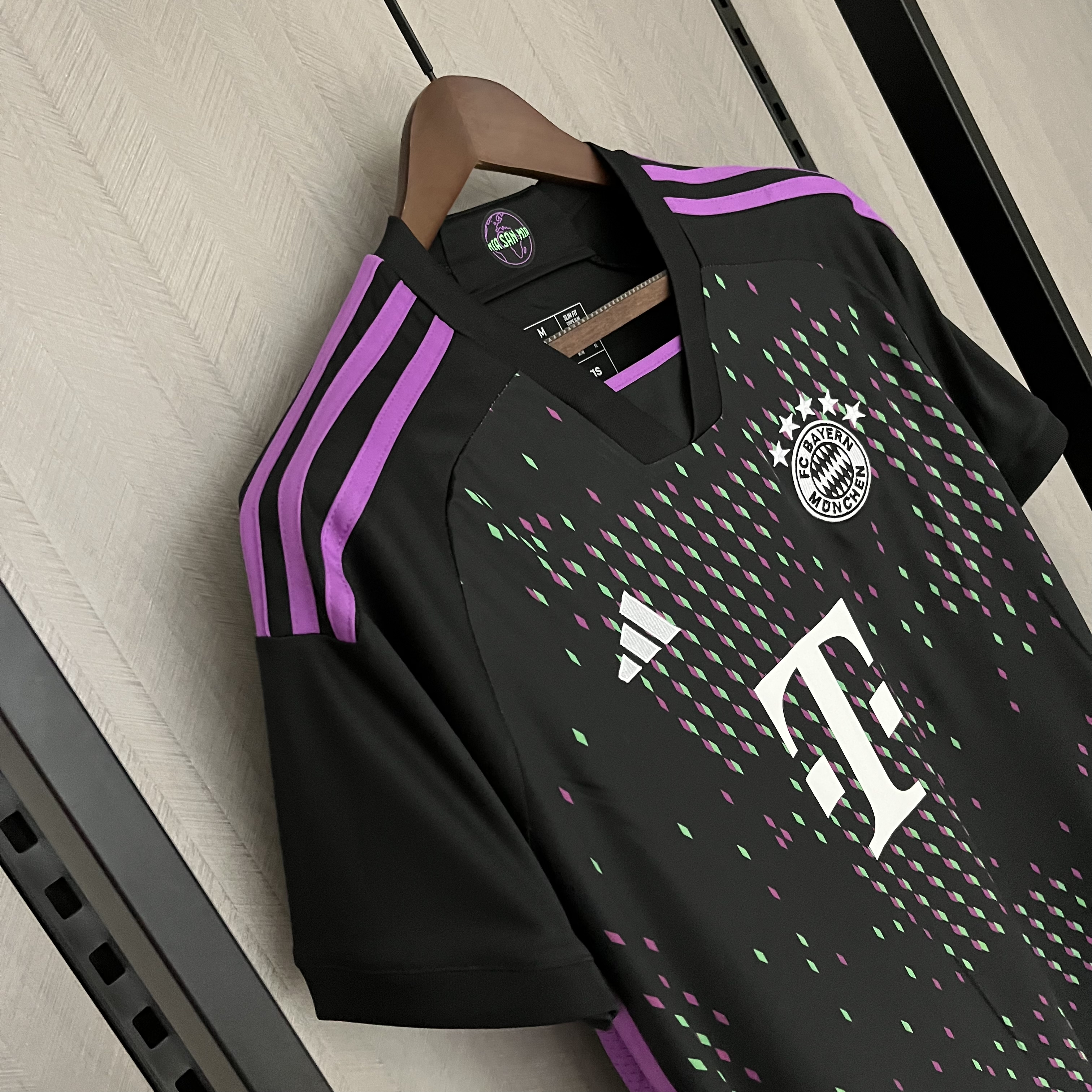 Camisola alternativa Bayern Munique 23/24 - Versão adepto 8