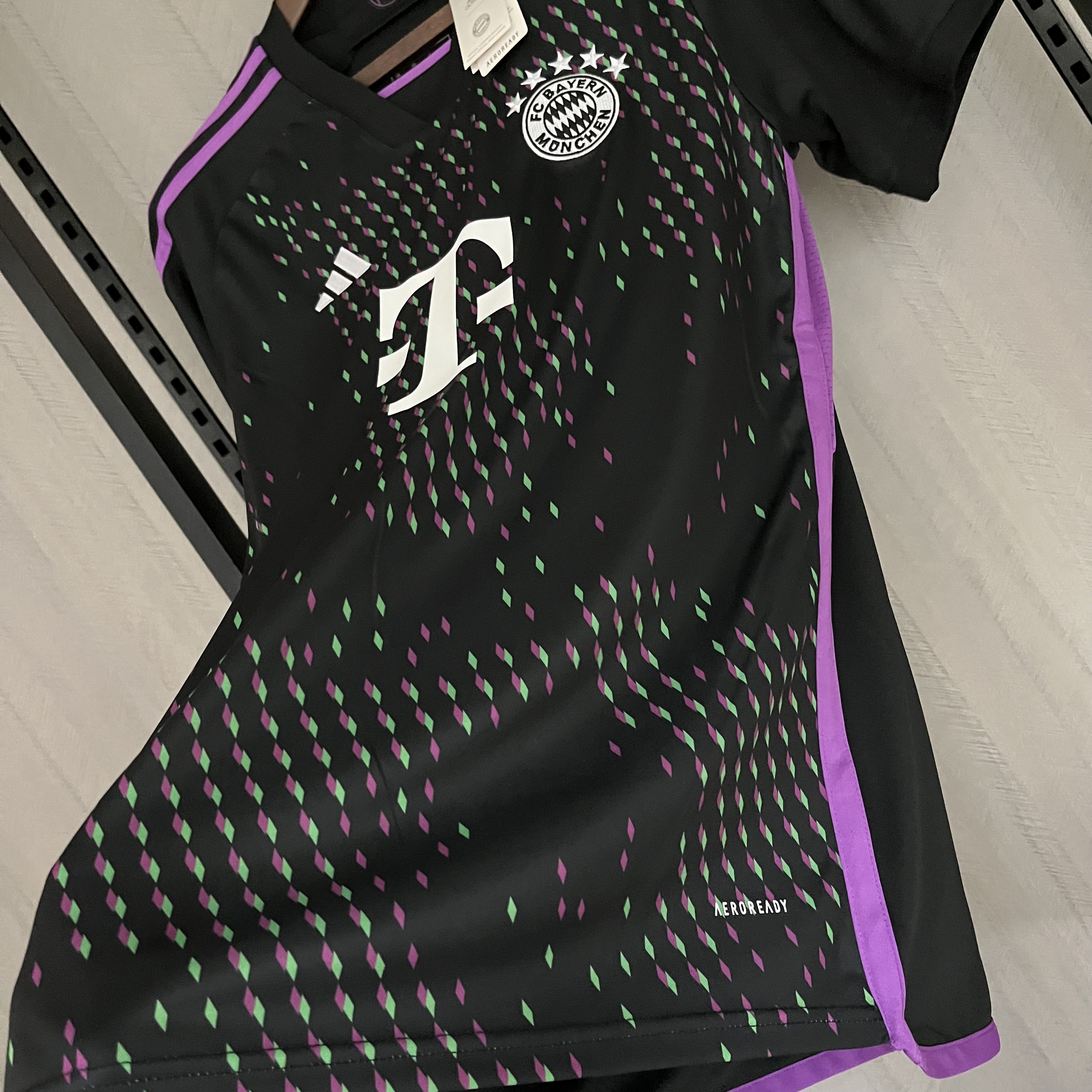 Camisola alternativa Bayern Munique 23/24 - Versão adepto 11