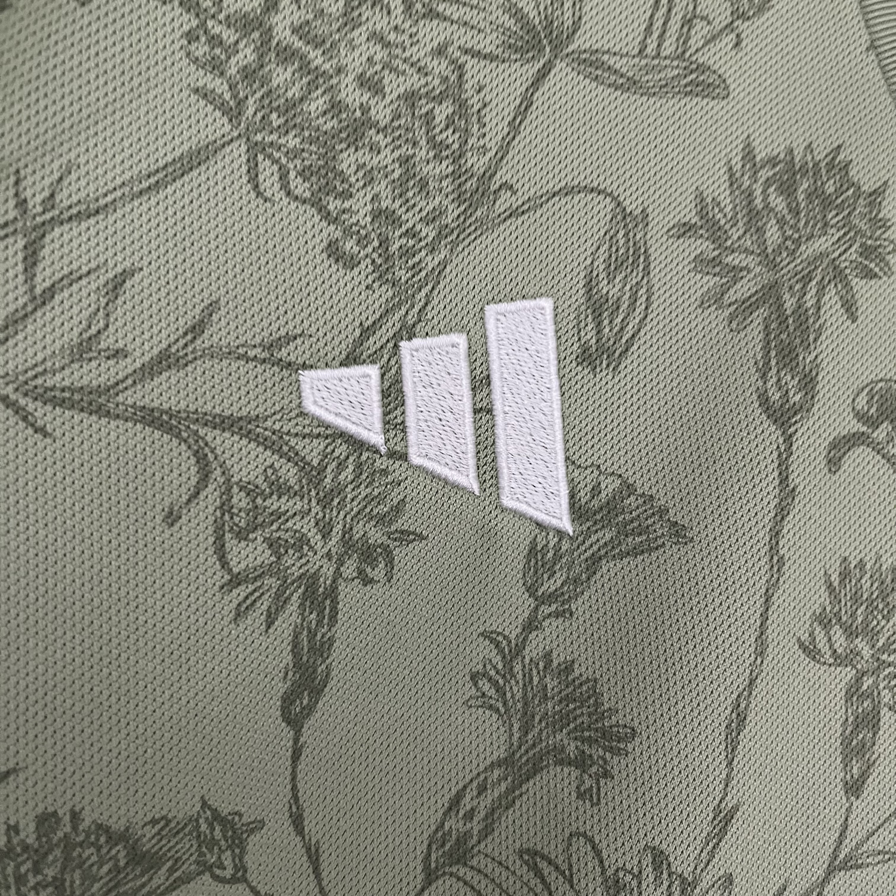 Camisola Bayern Munique Oktoberfest 23/24 - Versão adepto 5