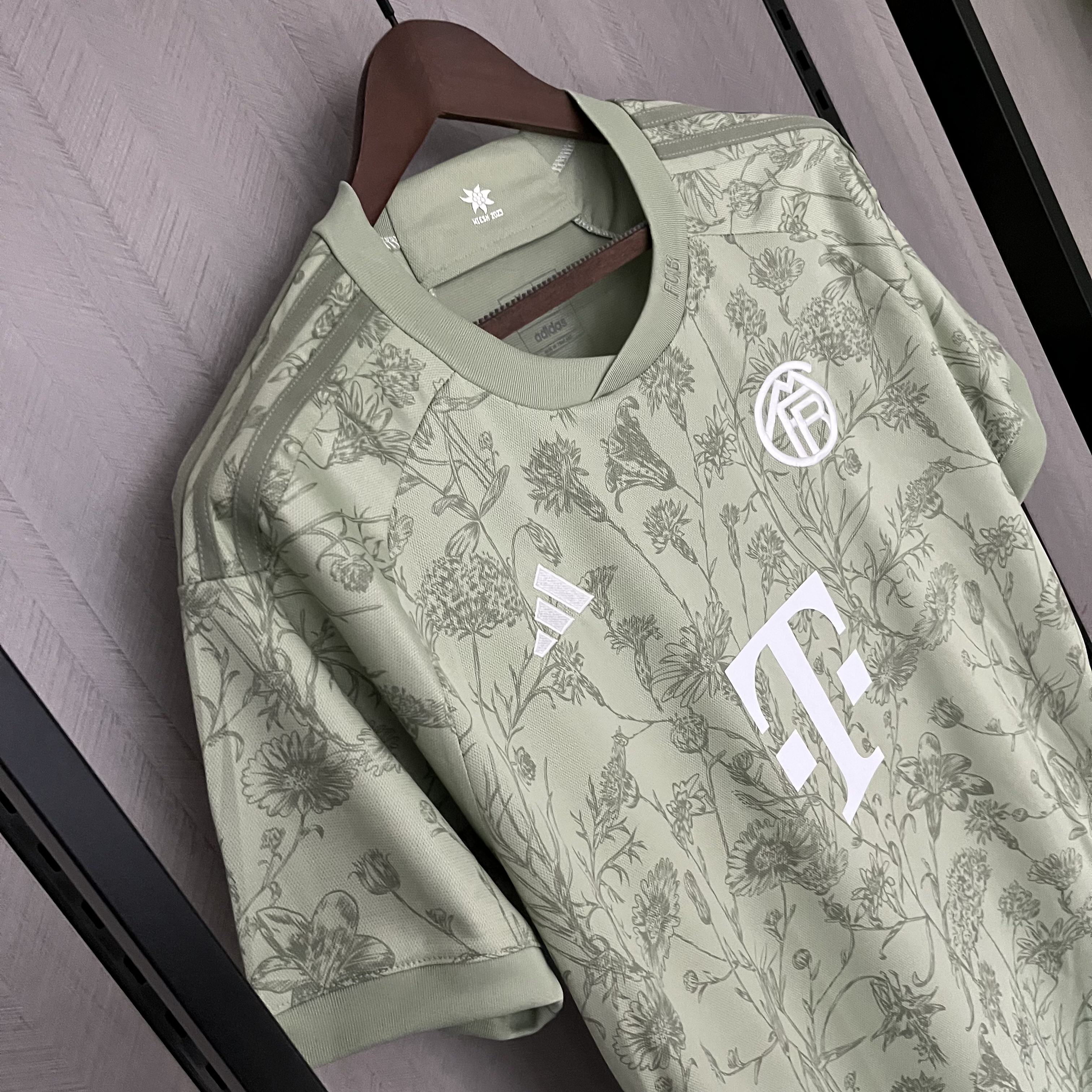 Camisola Bayern Munique Oktoberfest 23/24 - Versão adepto 8