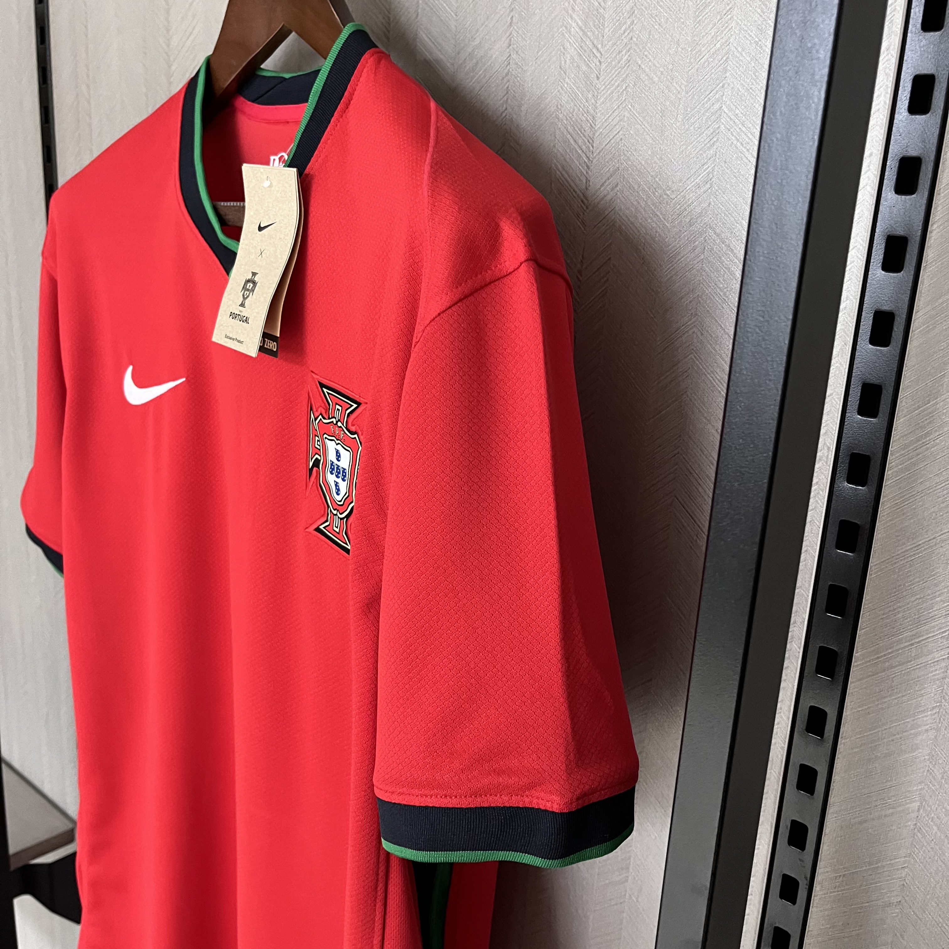 Camisola Principal Portugal Euro 2024 - Versão adepto 4