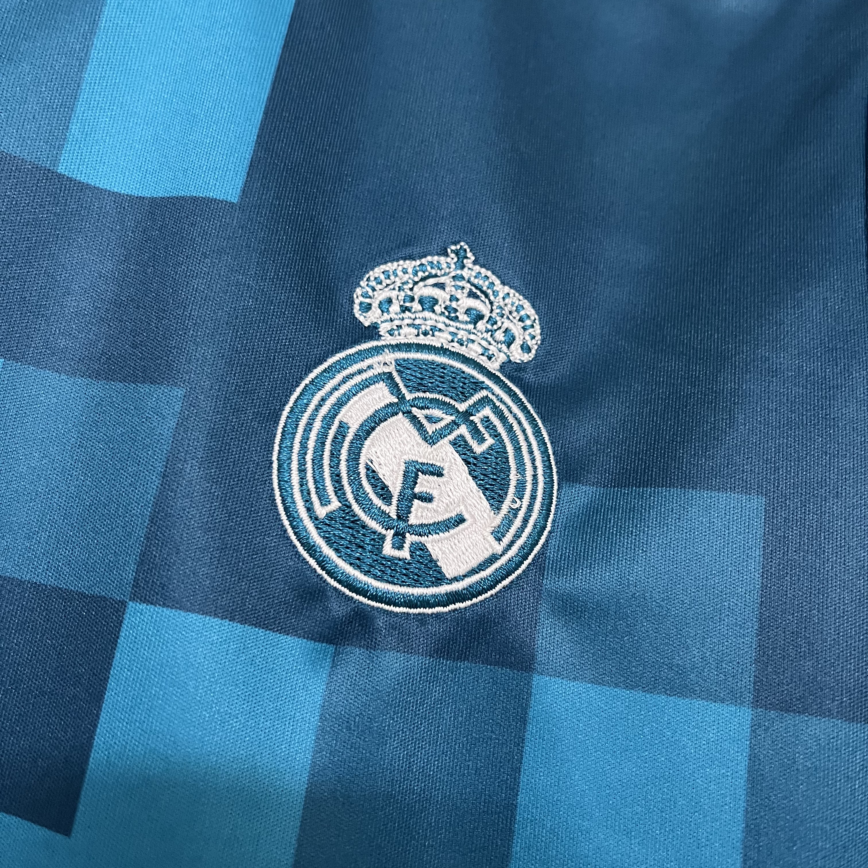 3º Kit Criança Real Madrid 2017/2018 5