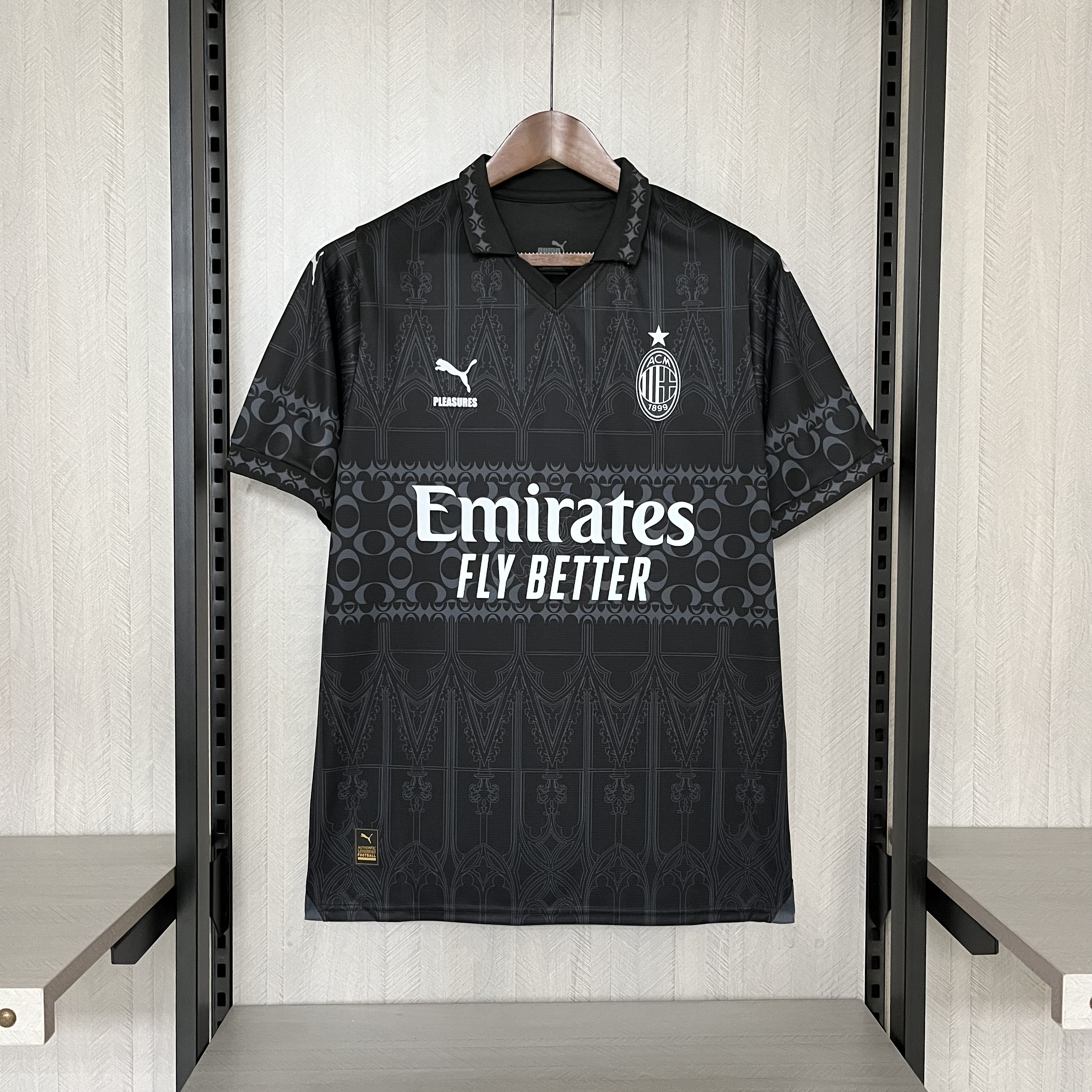 Camisola AC Milan X Pleasures Dark 23/24 - Versão adepto 1