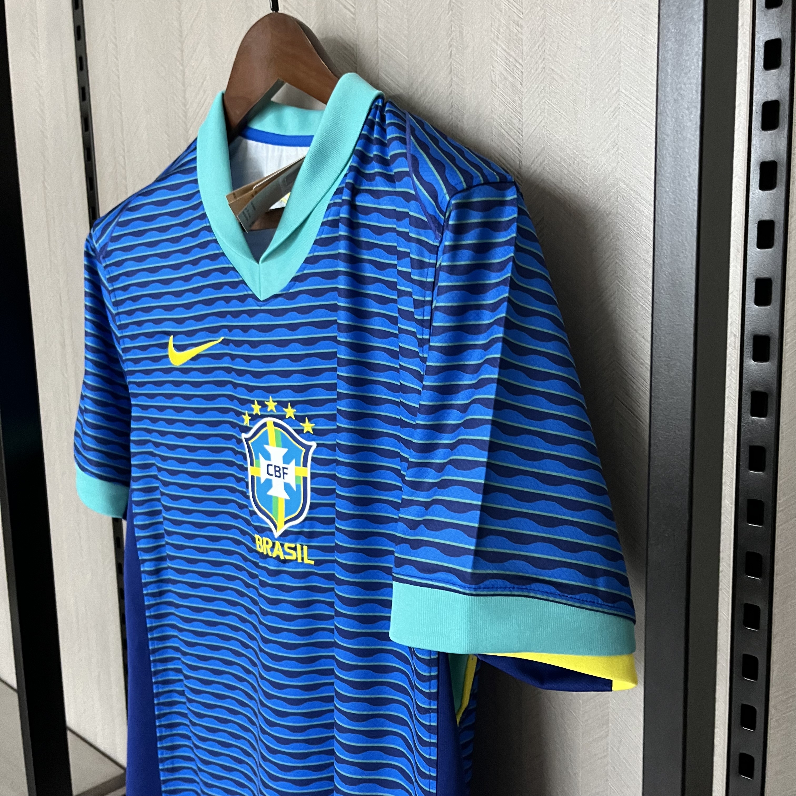 Camisola alternativa Brasil 2024 Versão adepto 10