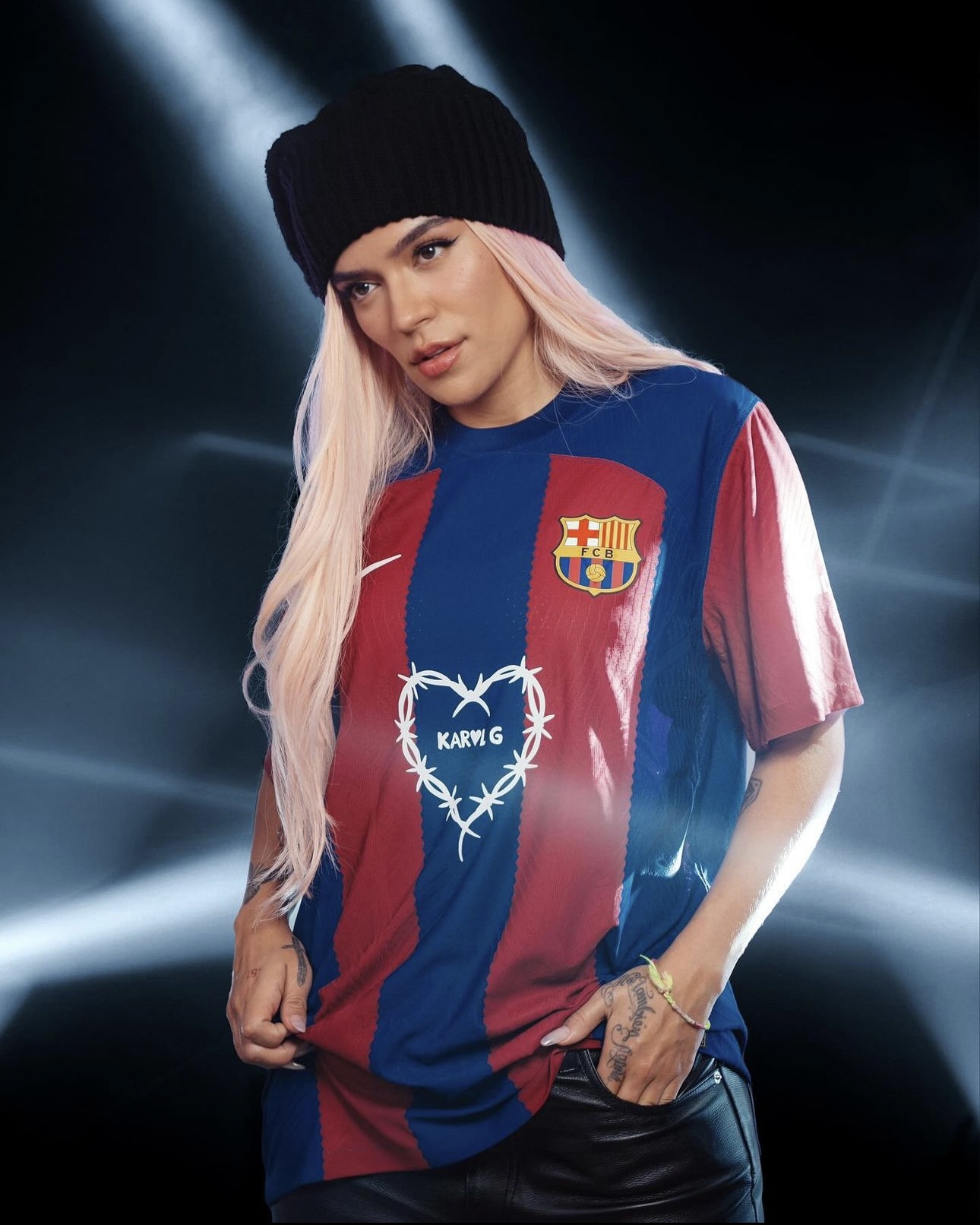 Camisola Principal Barcelona 23/24 Karol G - Versão Adepto 3