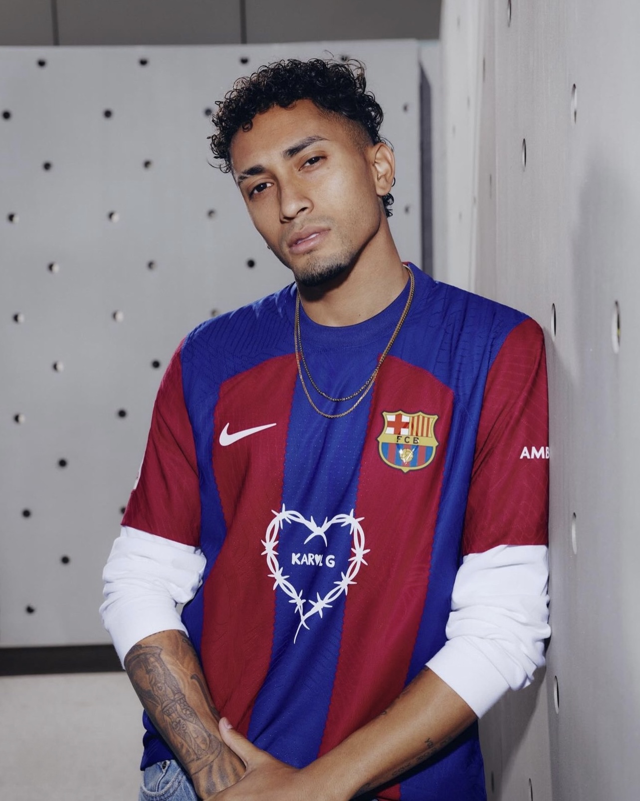 Camisola Principal Barcelona 23/24 Karol G - Versão Adepto 4