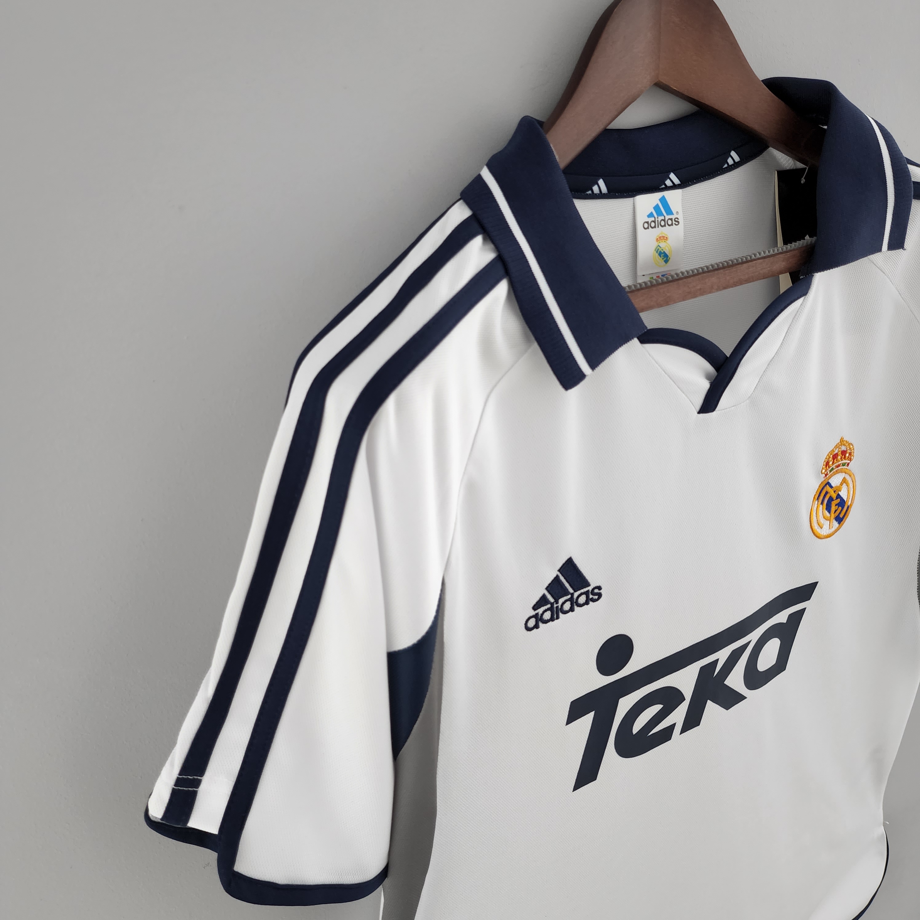 Camisola principal Real Madrid 2000/2001 - Versão adepto 8