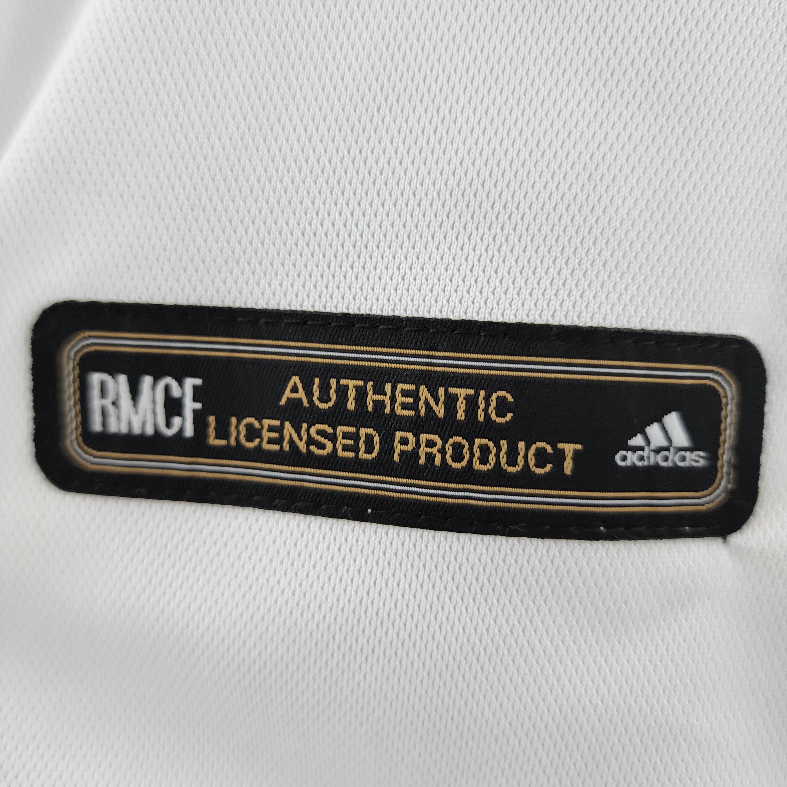 Camisola principal Real Madrid 2000/2001 - Versão adepto 12