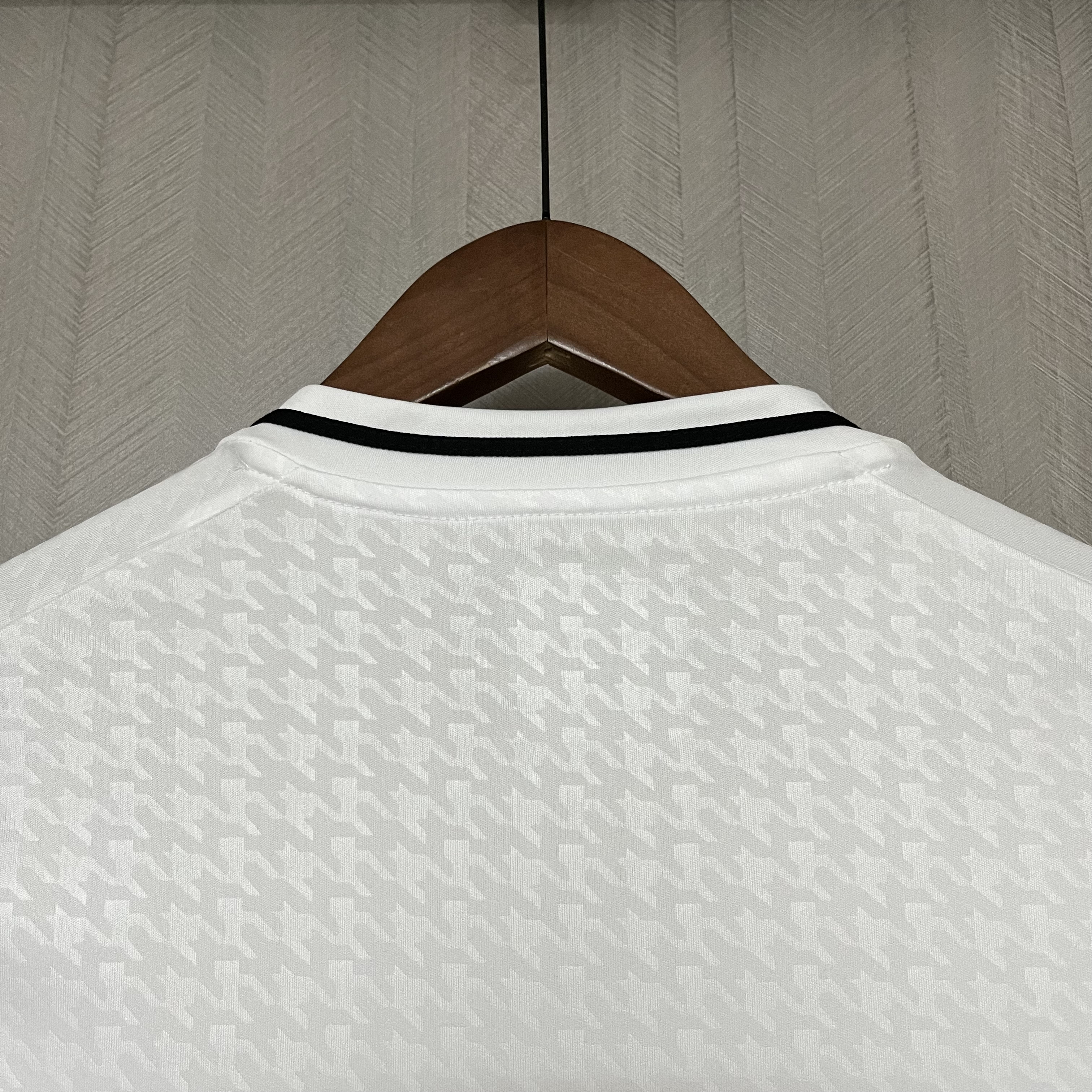 Camisola Principal Real Madrid 24/25 - Versão Adepto 10