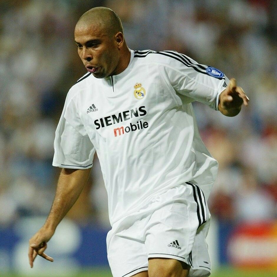 Camisola principal Real Madrid 2003/2004 - Ronaldo 9 - Versão adepto 3