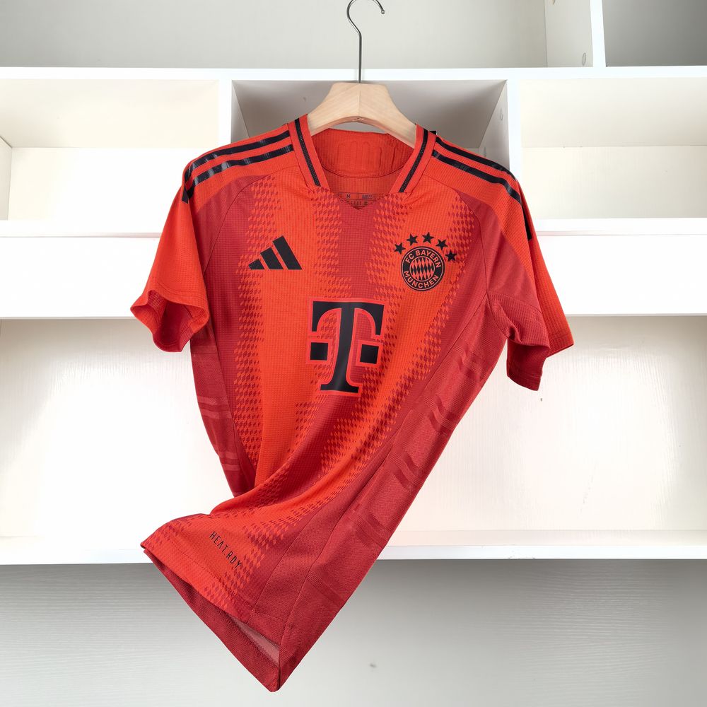 Camisola Principal Bayern Munique 24/25 - Versão jogador 1