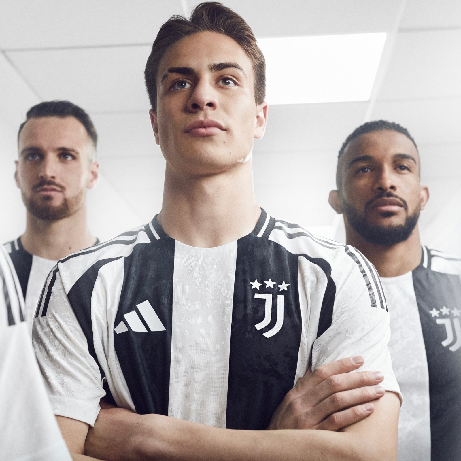 Camisola principal Juventus 24/25 - Versão adepto 2