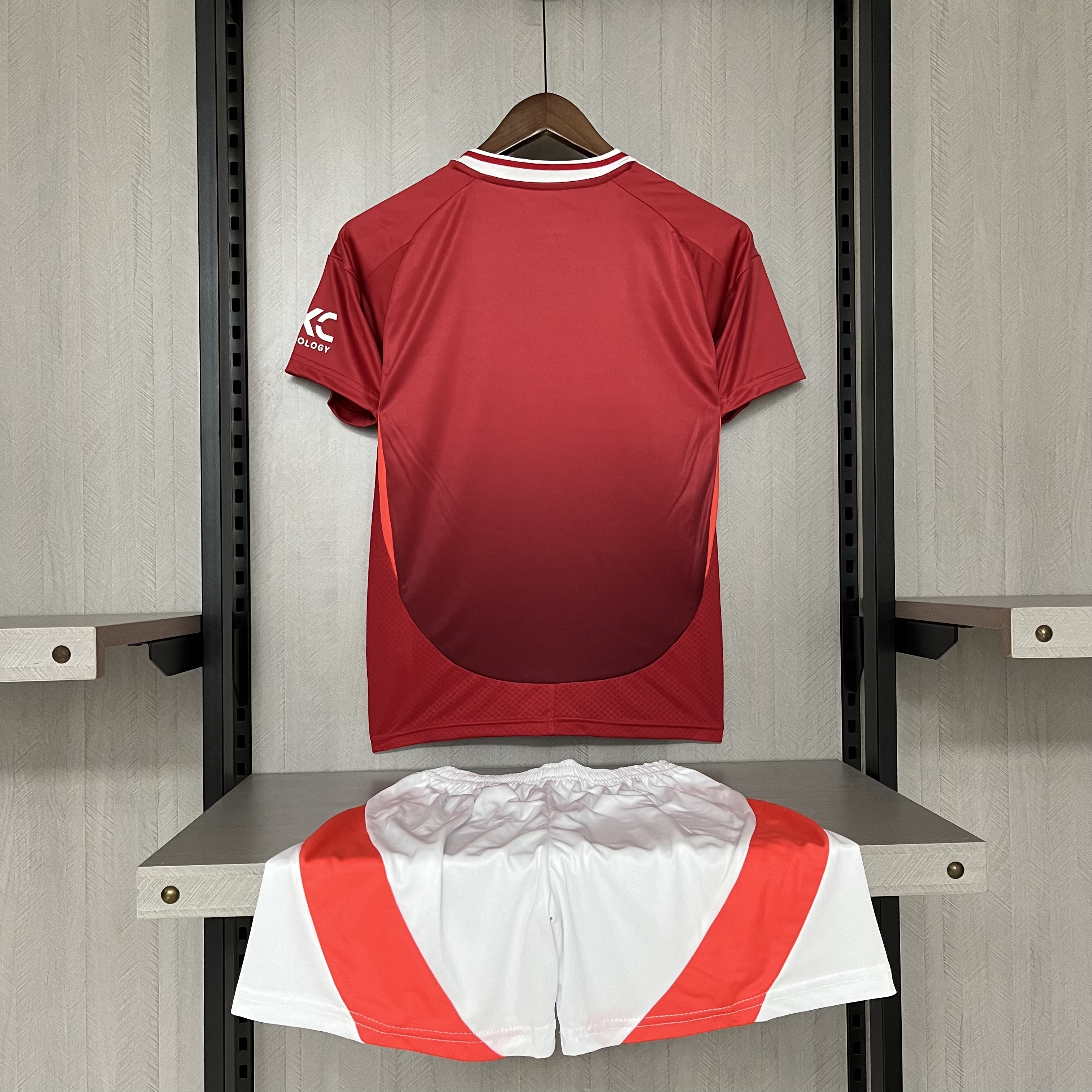 Kit Criança Man Utd principal 24/25 3