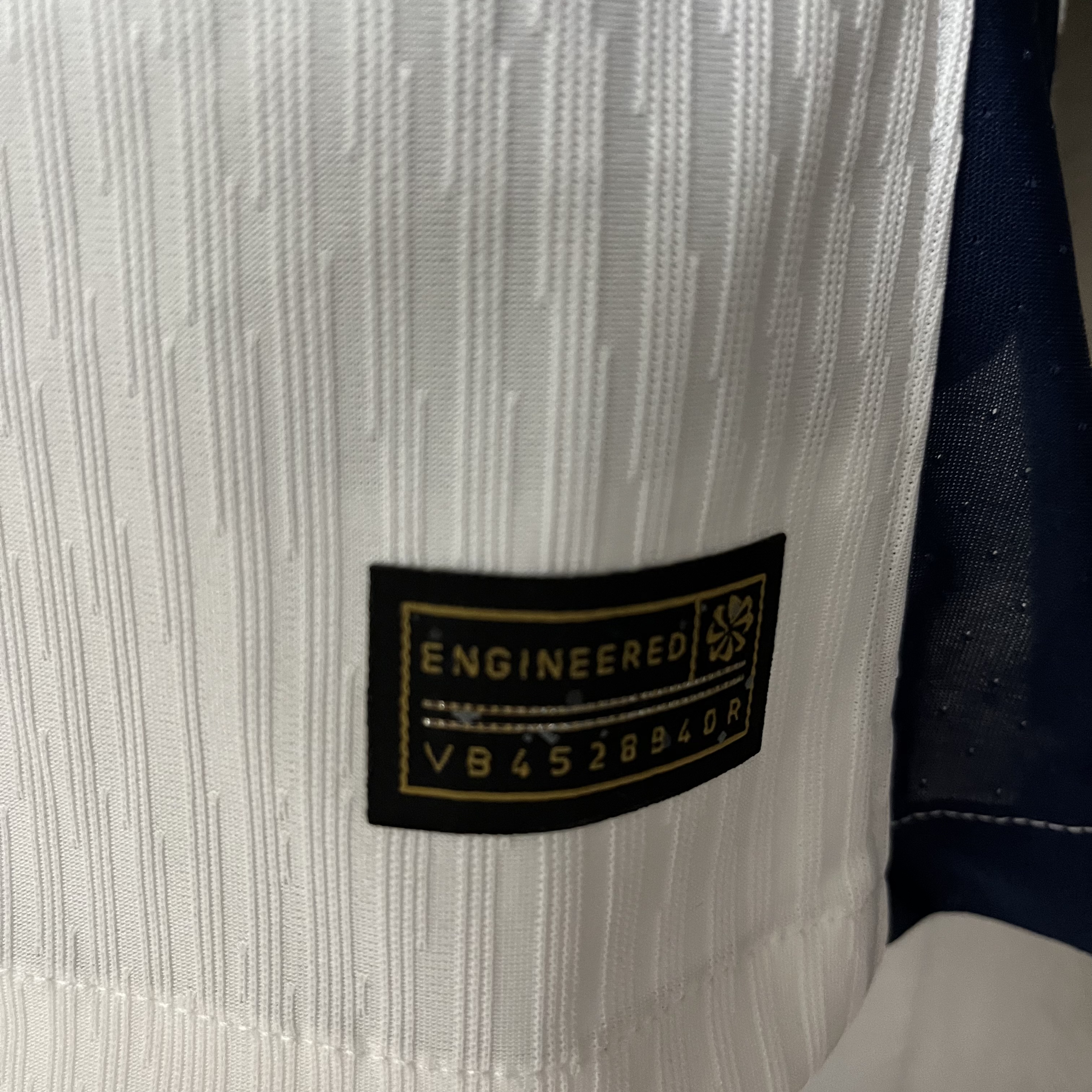 Camisola principal Tottenham 24/25 - Versão jogador 8