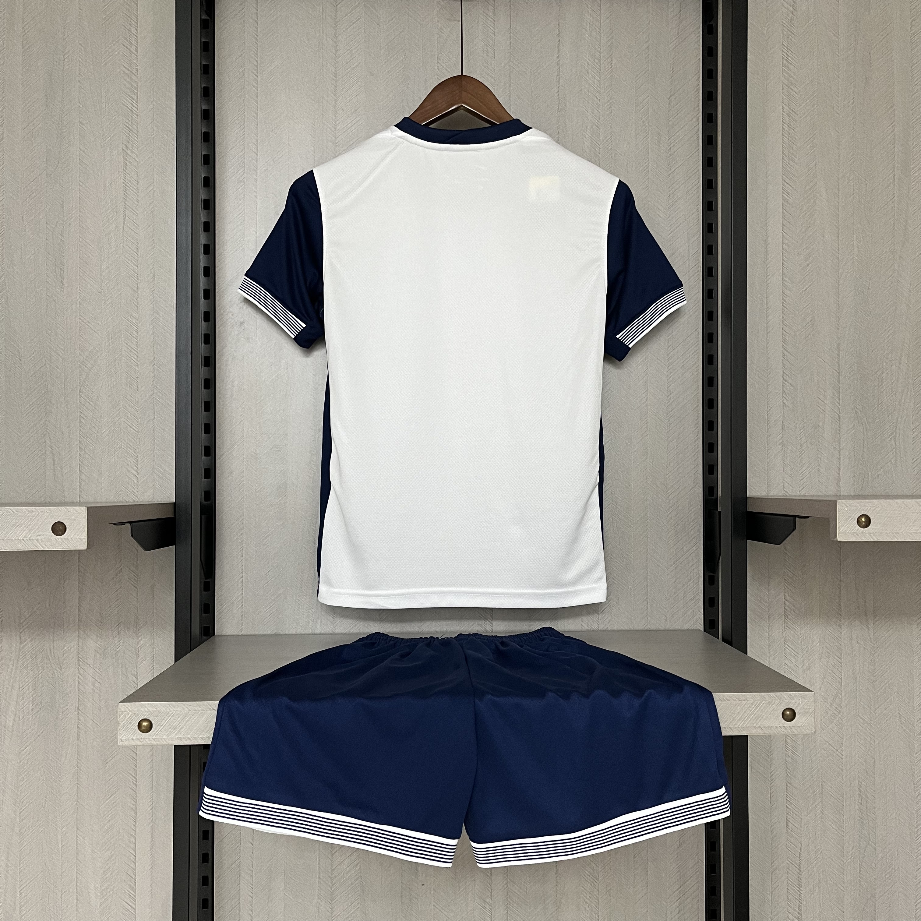 Kit Criança Tottenham principal 24/25 3