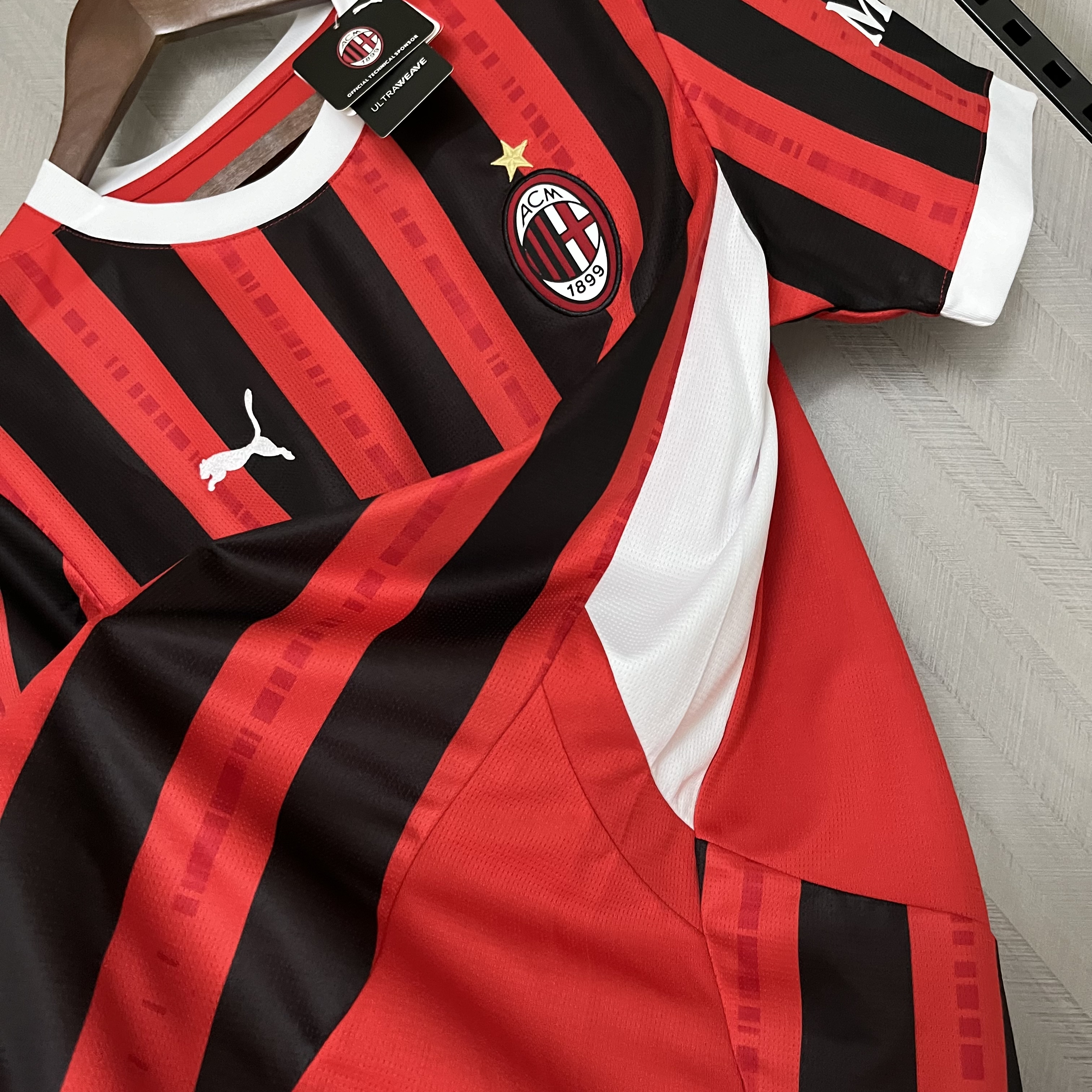 Camisola Principal AC Milan 24/25 - Versão adepto 10
