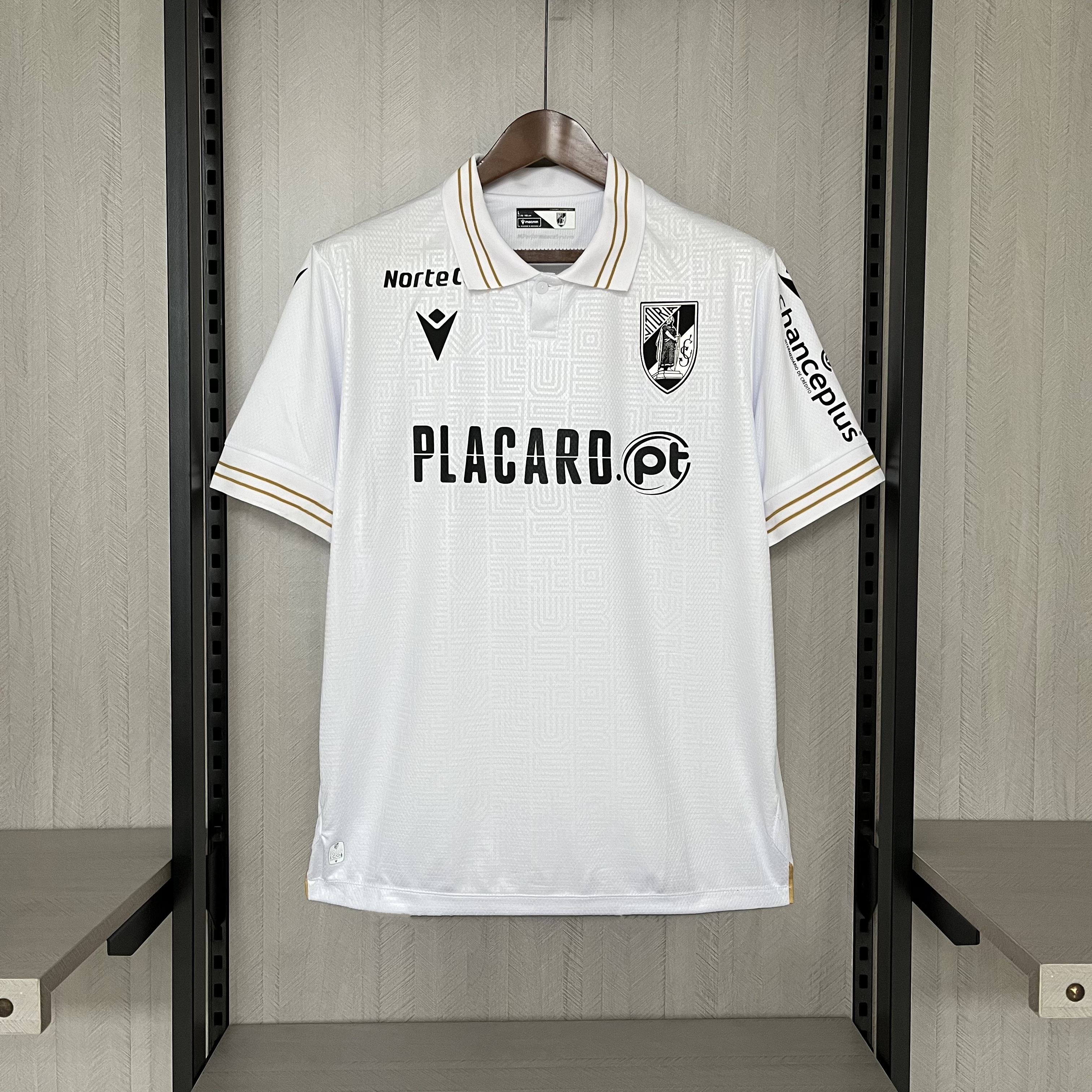 Camisola principal Vitória Guimarães 24/25  - Versão adepto 1