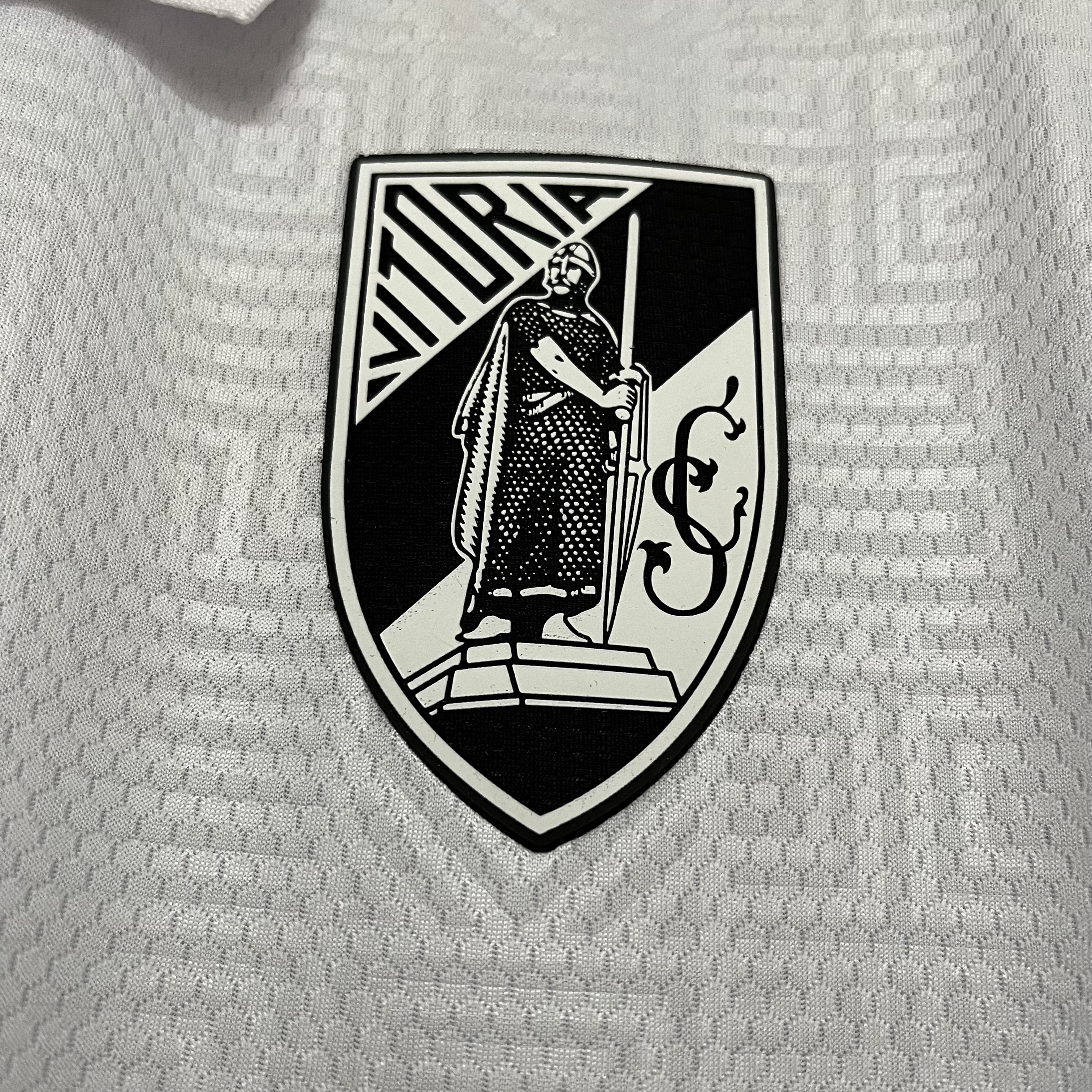 Camisola principal Vitória Guimarães 24/25  - Versão adepto 4