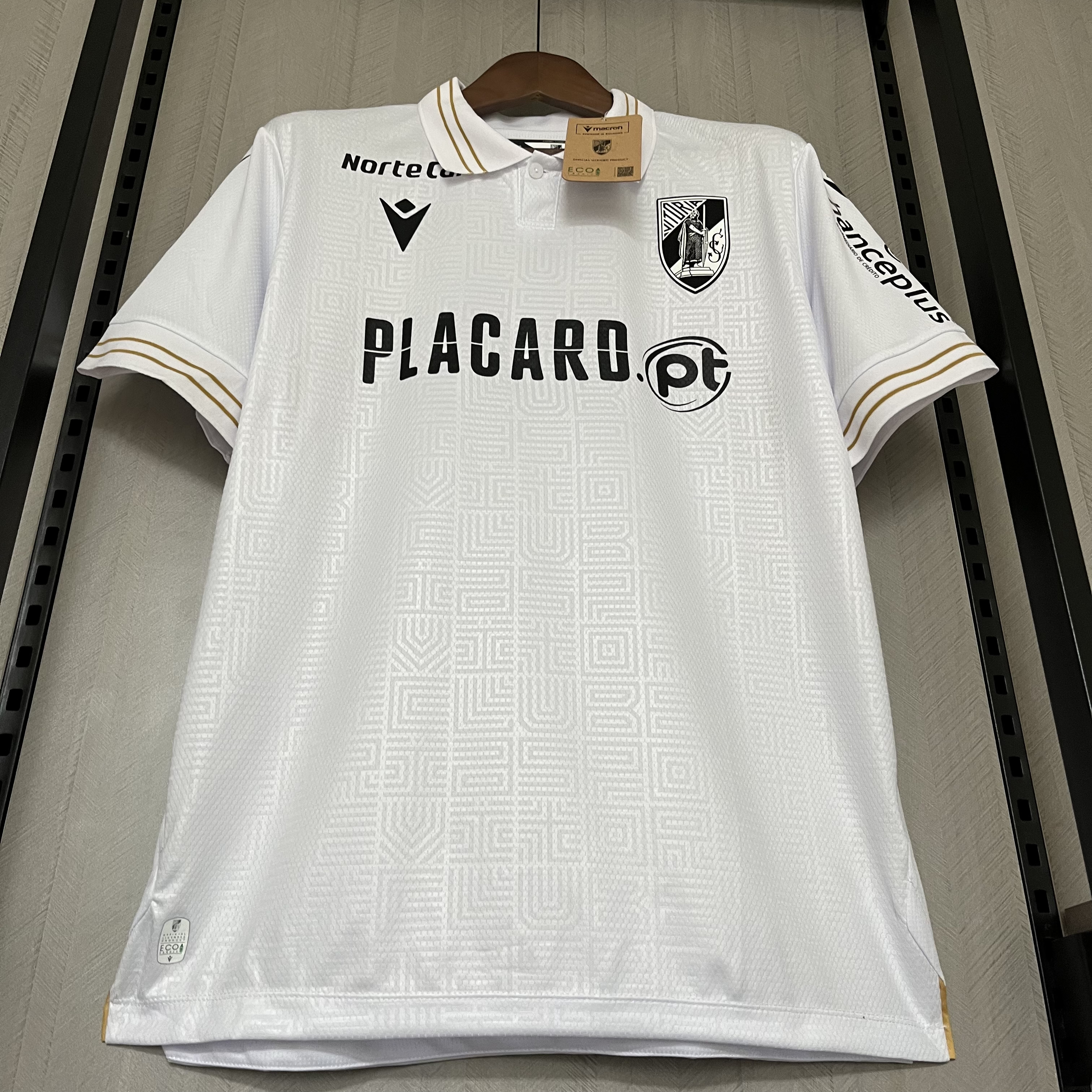 Camisola principal Vitória Guimarães 24/25  - Versão adepto 9