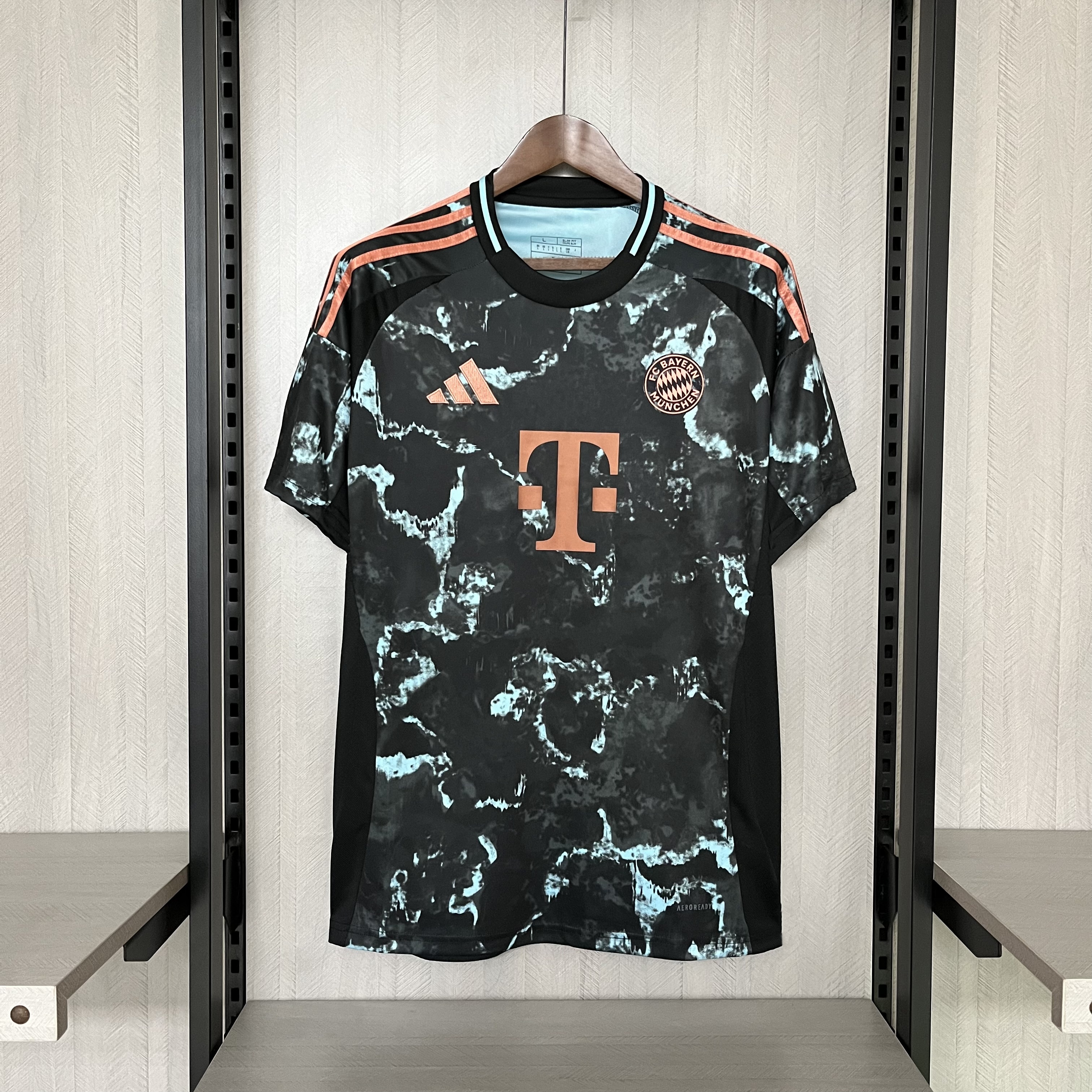 Camisola alternativa Bayern Munique 24/25 - Versão adepto 1